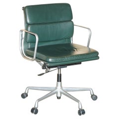 VITRA EAMES EA217 SILLA DE OFICINA DE CAPITÁN EN CUERO VERDE ÚNICO SOFTPAD