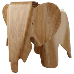 Vitra Eames Elefant aus Sperrholz von Charles & Ray Eames