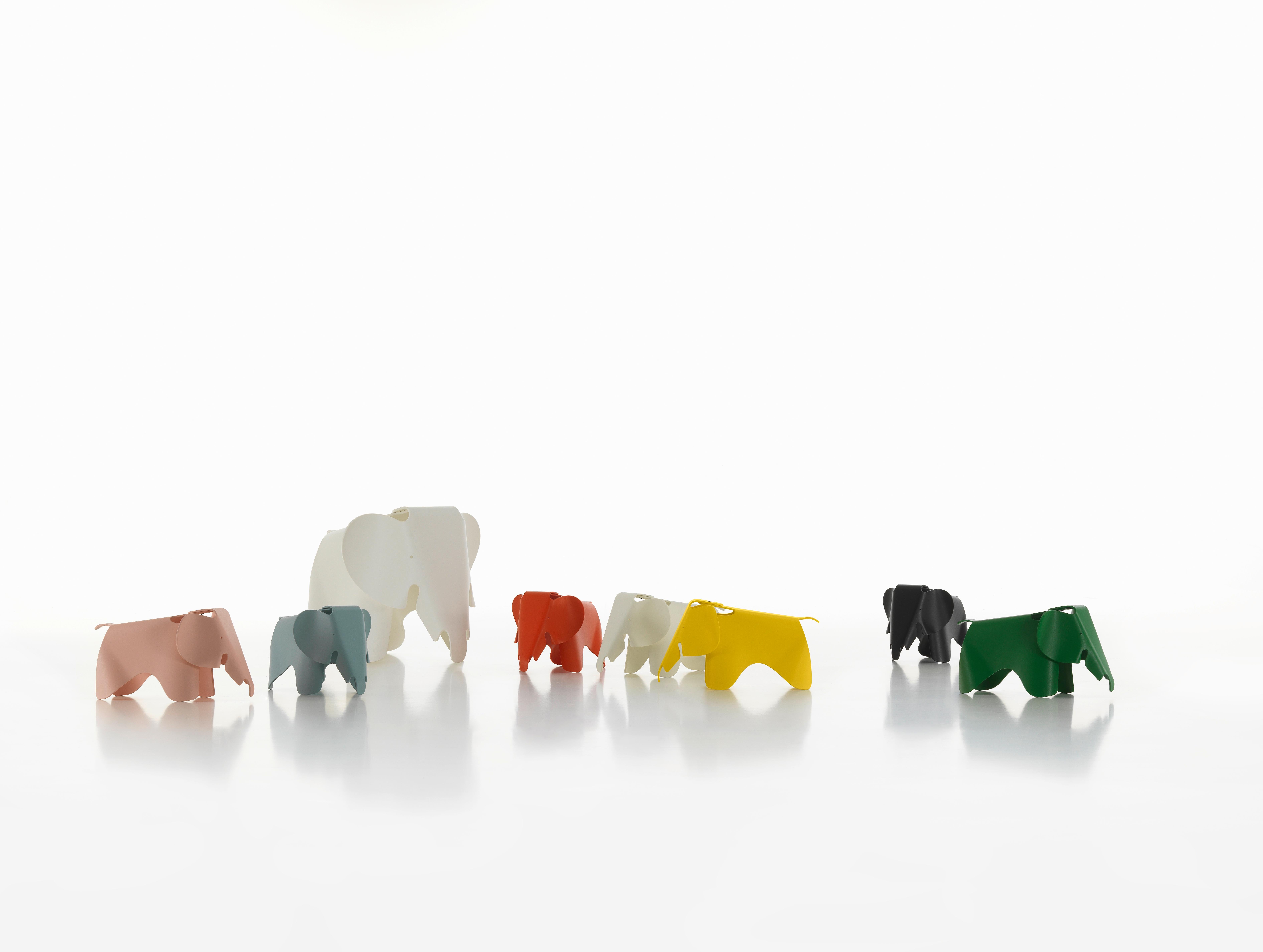 Vitra Eames Elephant in Poppy Red by Charles & Ray Eames In New Condition For Sale In New York, NY