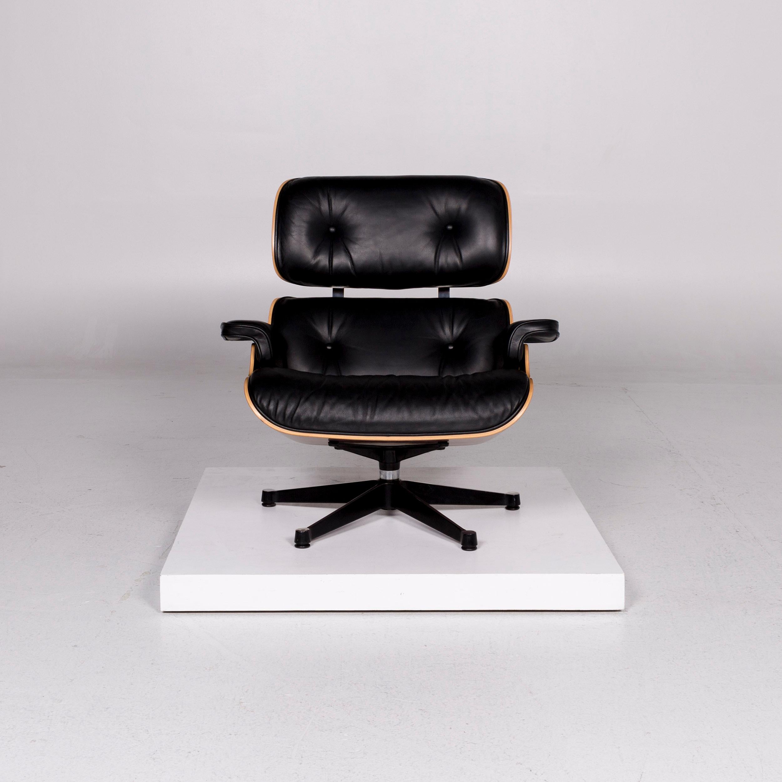 We bring to you a Vitra Eames Lounge Chair Leather Armchair Black Charles & Ray Eames Club Chair.
 SKU: #11167
 
 Product Measurements in centimeters:
 
 depth: 89
 width: 84
 height: 89
 seat-height: 40
 rest-height: 50
 seat-depth: 51
 seat-width: