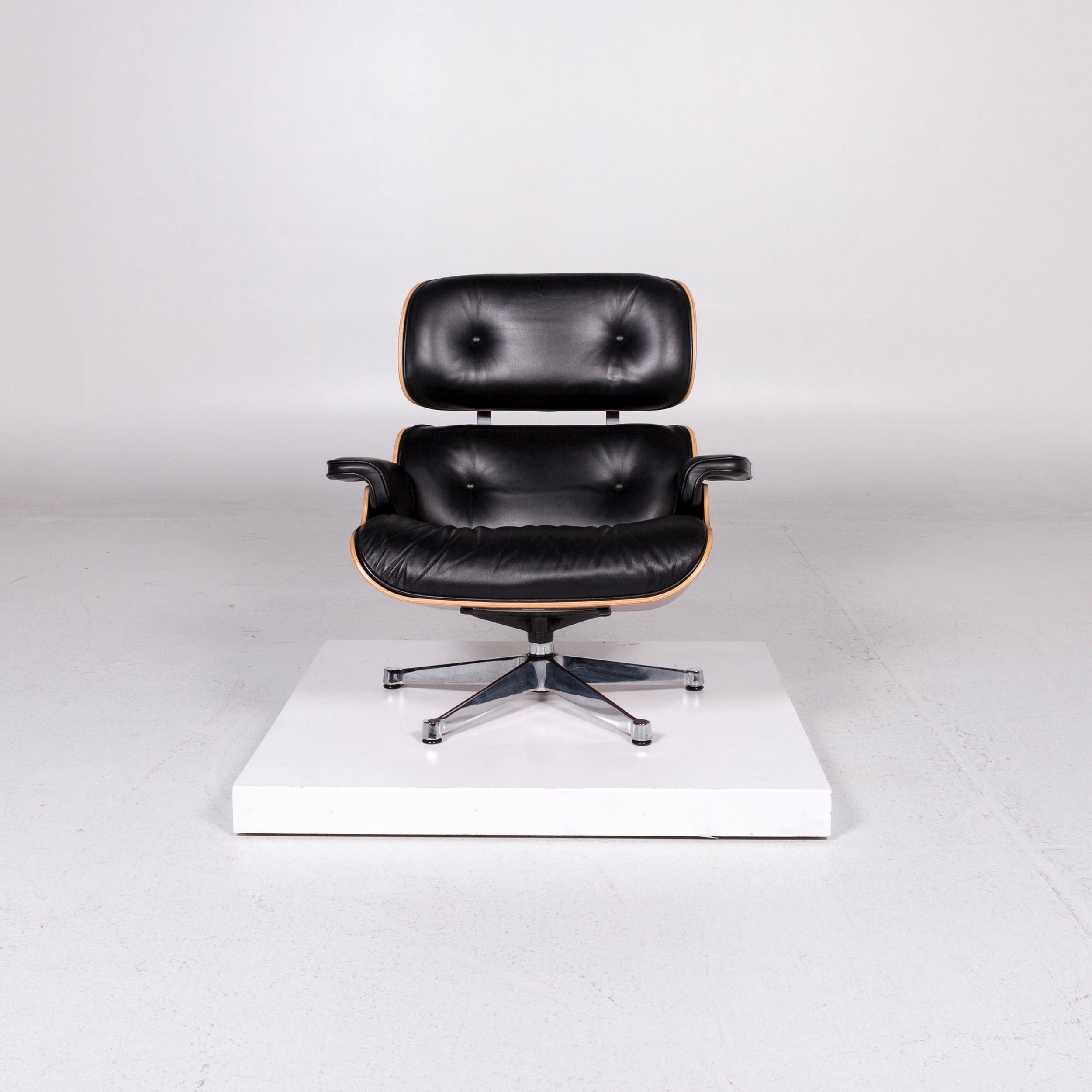 We bring to you a Vitra Eames lounge chair leather armchair black incl. stool cherrywood club.
   
 
 Product measurements in centimeters:
 
 Depth 89
Width 84
Height 89
Seat-height 40
Rest-height50
Seat-depth 51
Seat-width