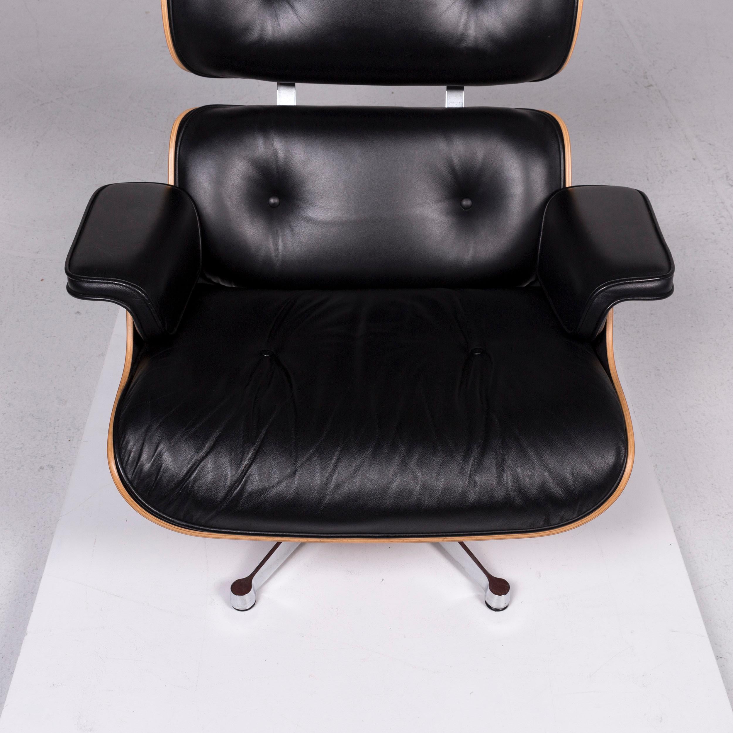 Vitra Eames Lounge Chair Leather Armchair Black Incl. Stool Cherrywood Club In Good Condition In Cologne, DE