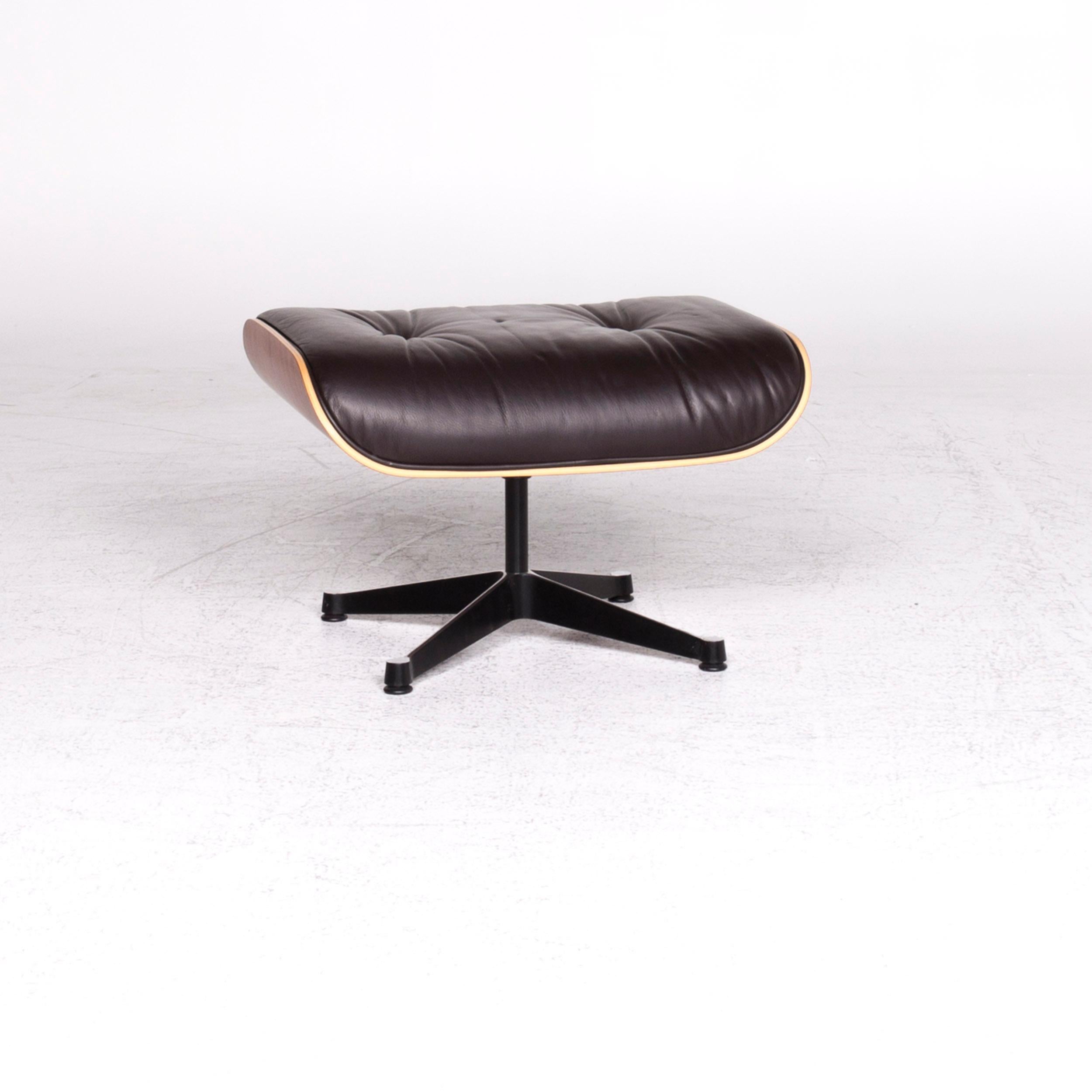 We bring to you a Vitra Eames lounge chair leather stool brown Charles & Ray Eames chair.

 
 Product measurements in centimeters:
 
 Depth: 54
 Width: 64
 Height: 42.




 