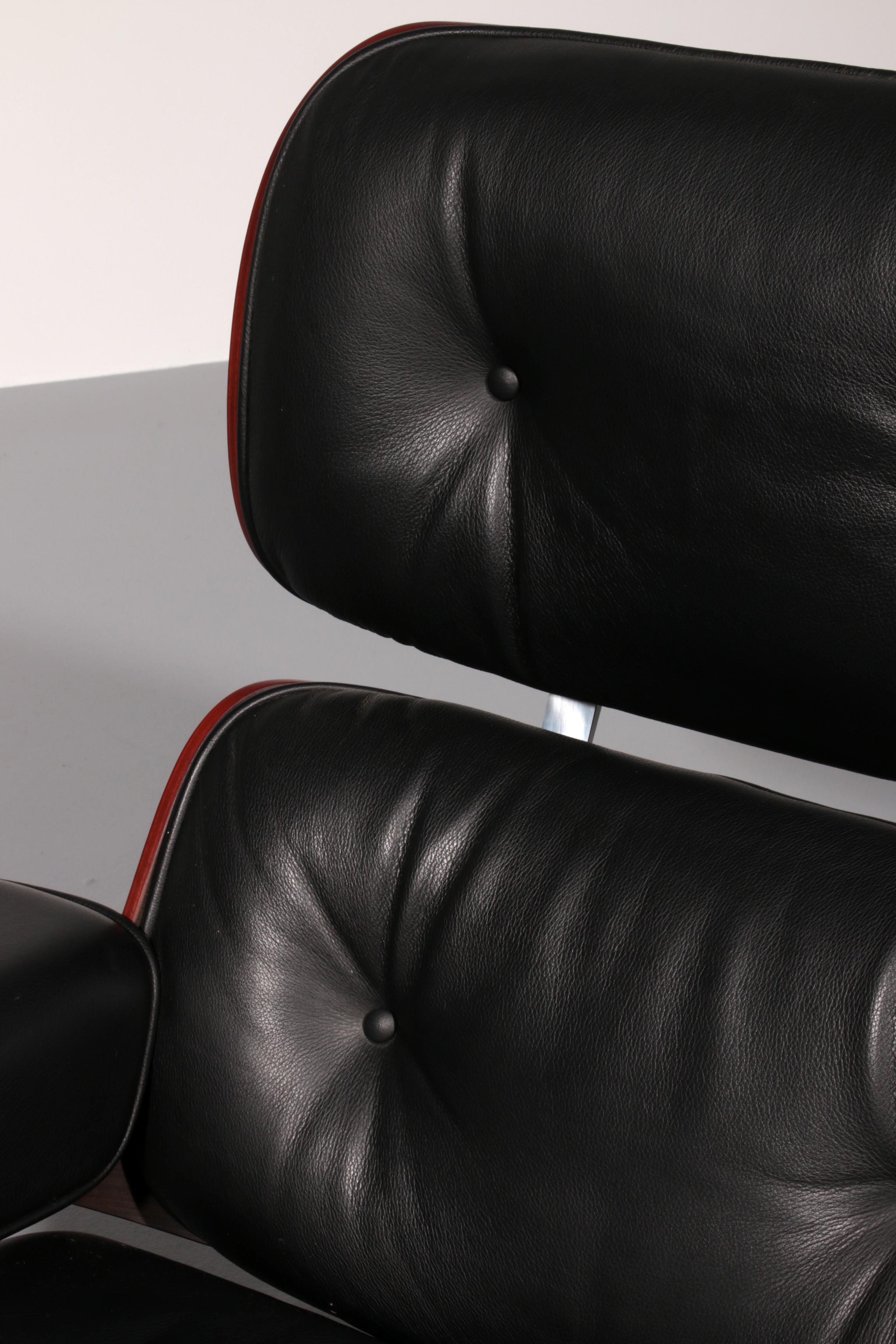Vitra Eames Lounge Chair & Ottoman in Black leather 4