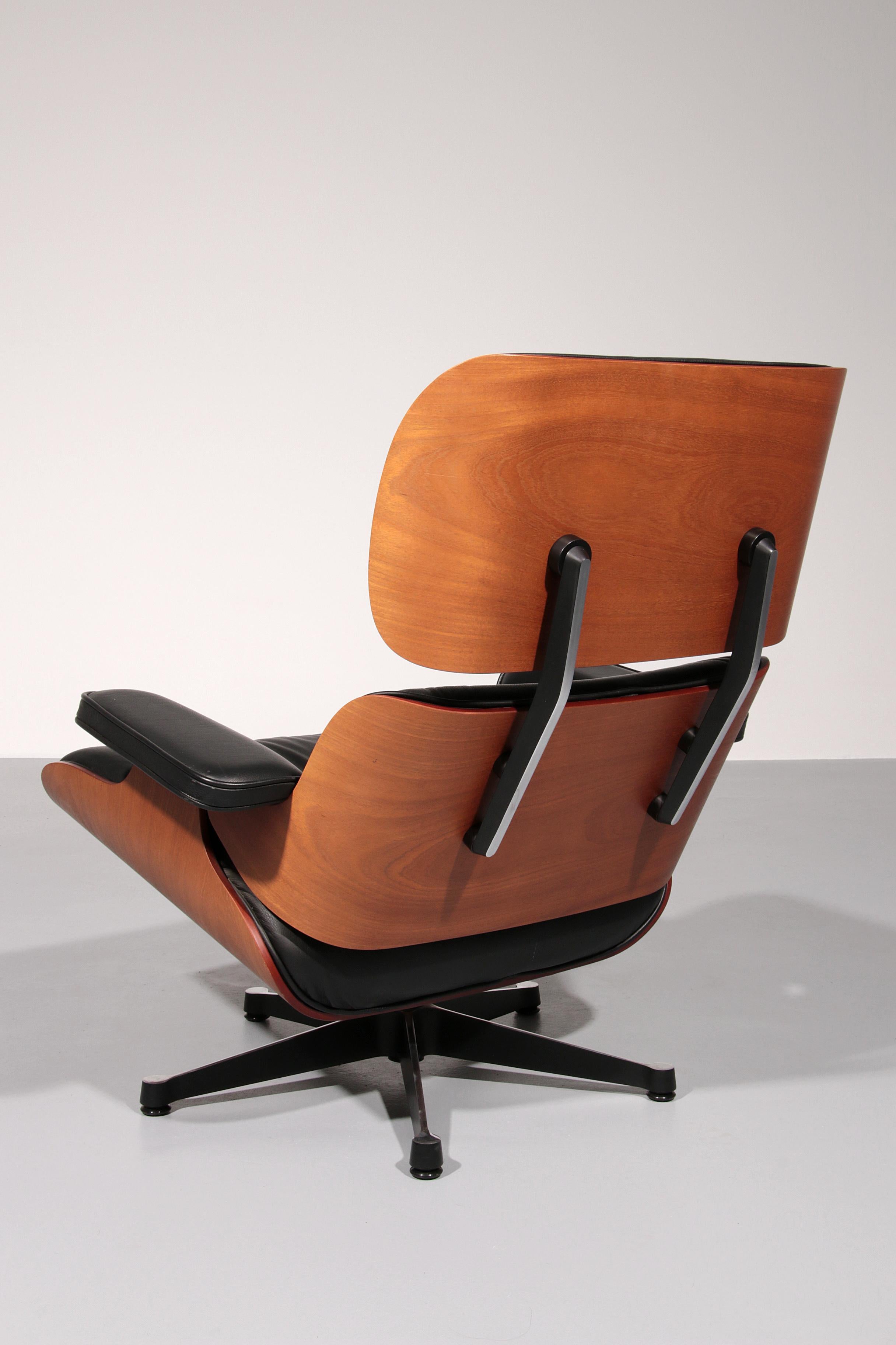 Vitra Eames Lounge Chair & Ottoman in Black leather 6
