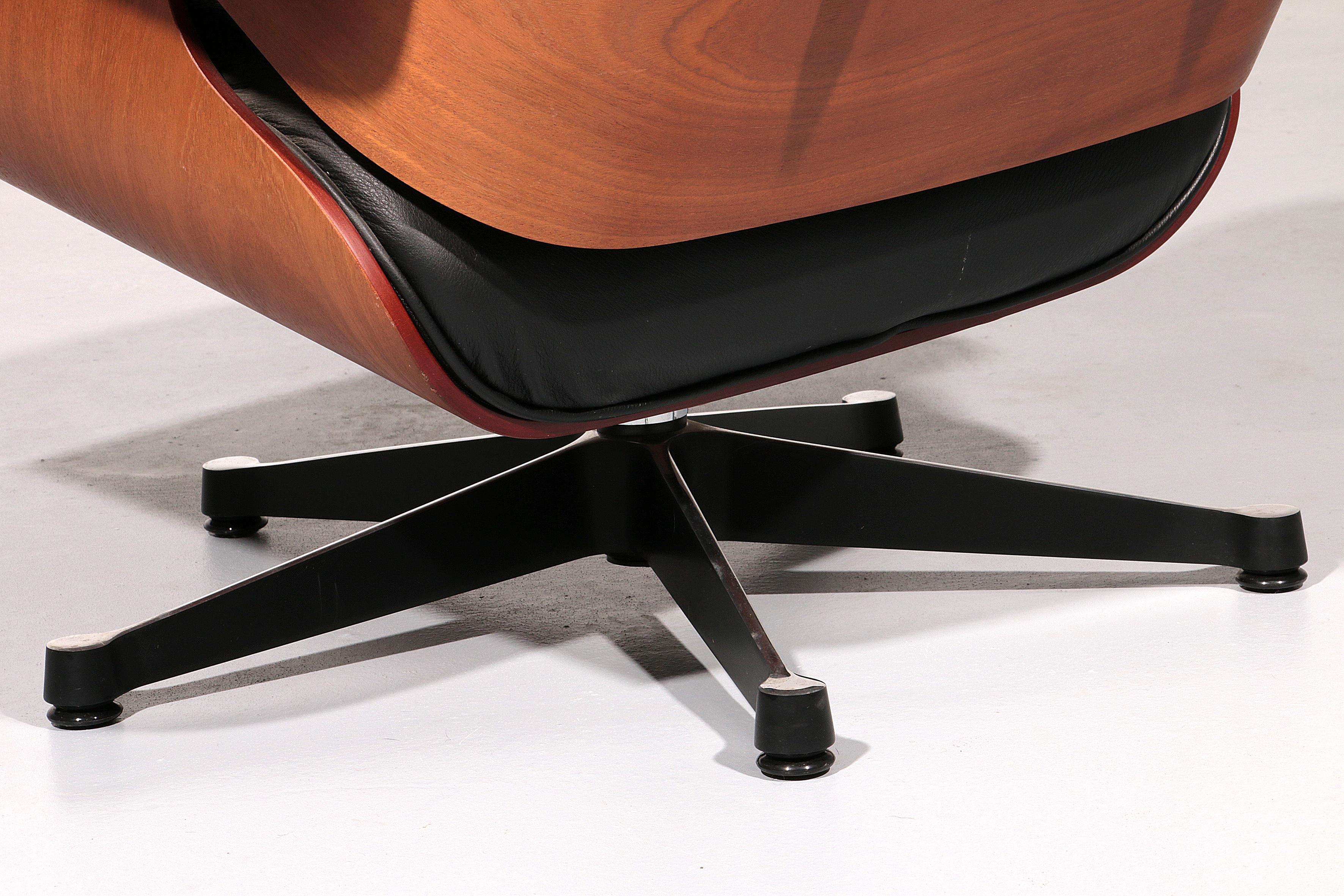 Vitra Eames Lounge Chair & Ottoman in Black leather 8