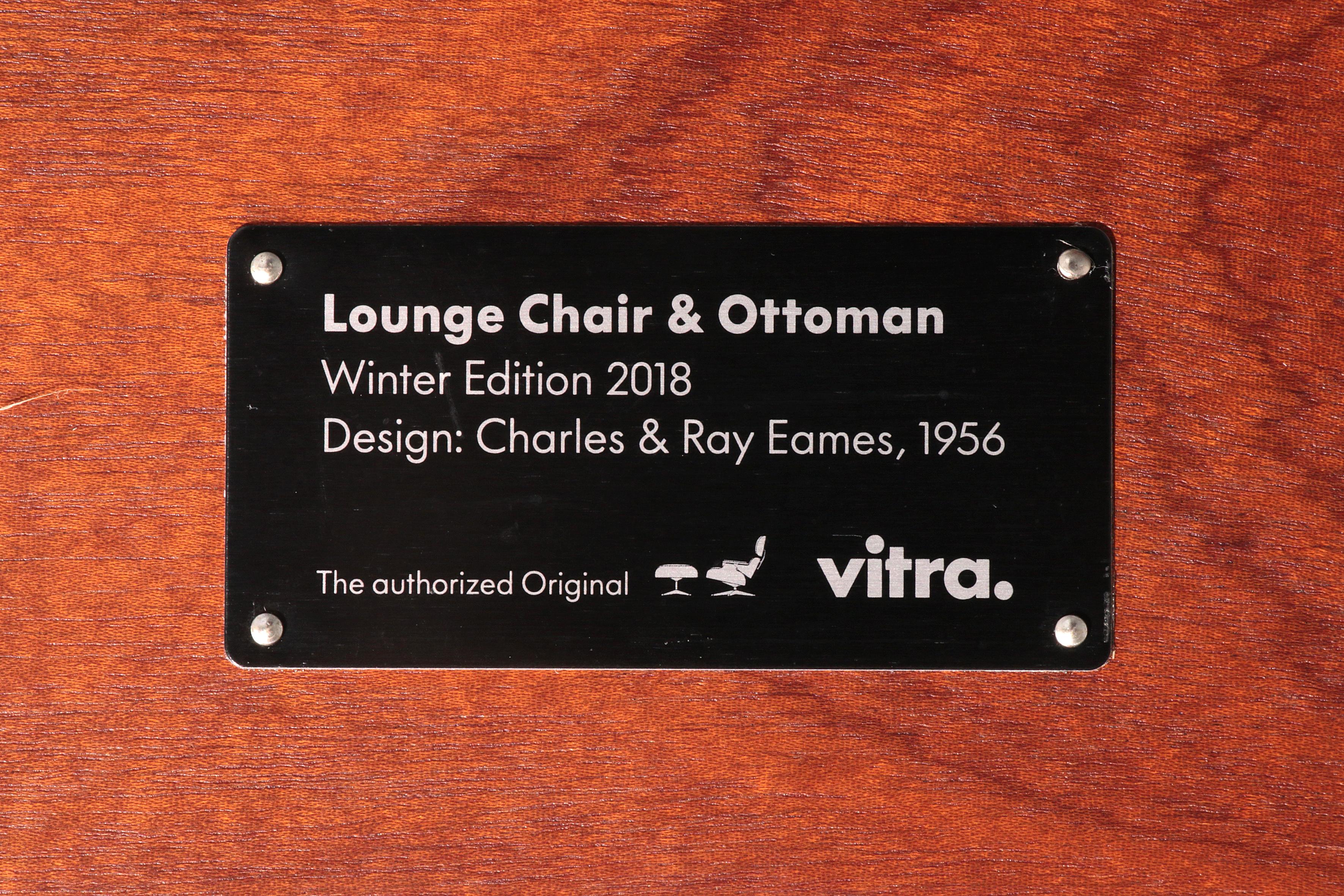 Vitra Eames Lounge Chair & Ottoman in Black leather 10