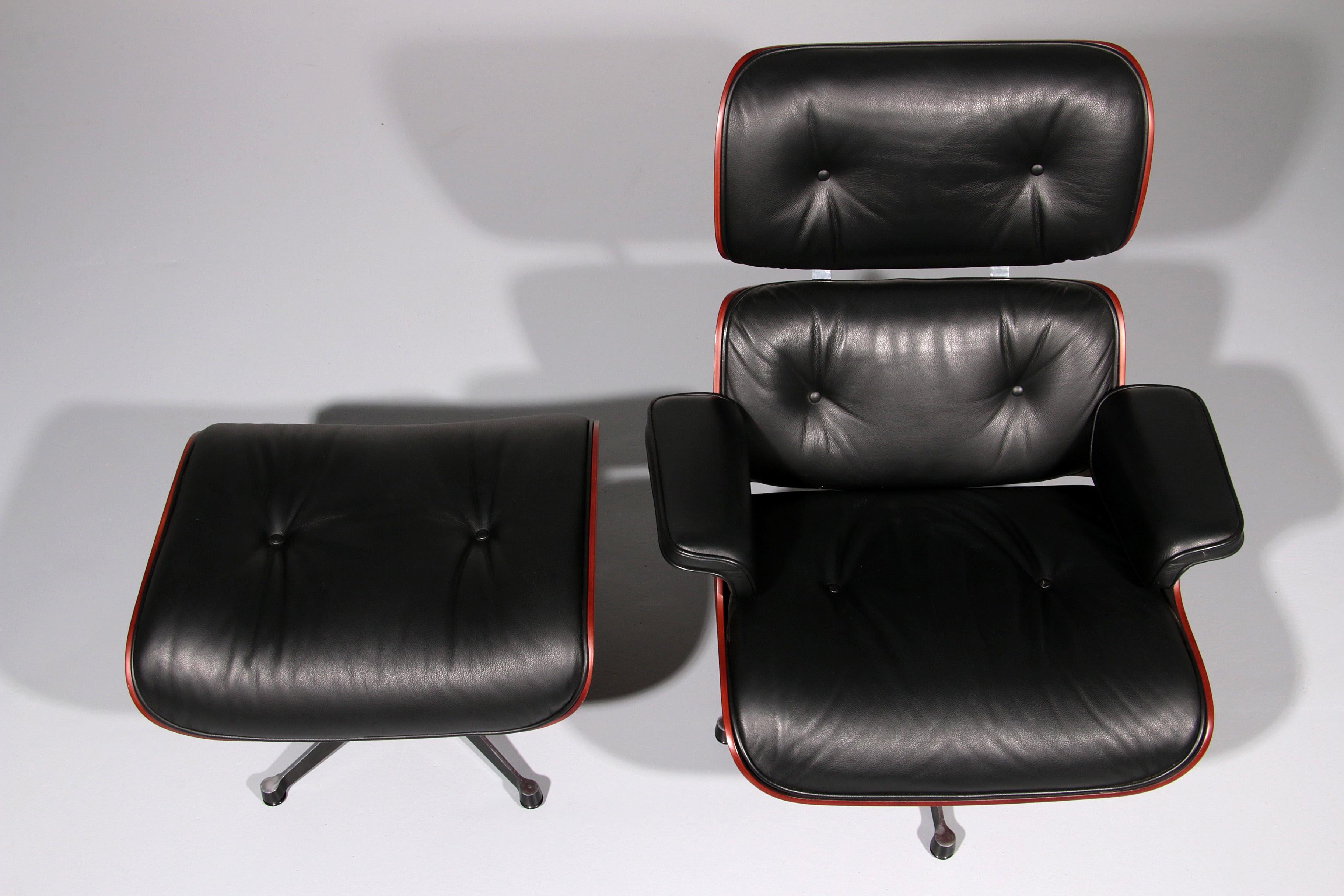 Leather Vitra Eames Lounge Chair & Ottoman in Black leather