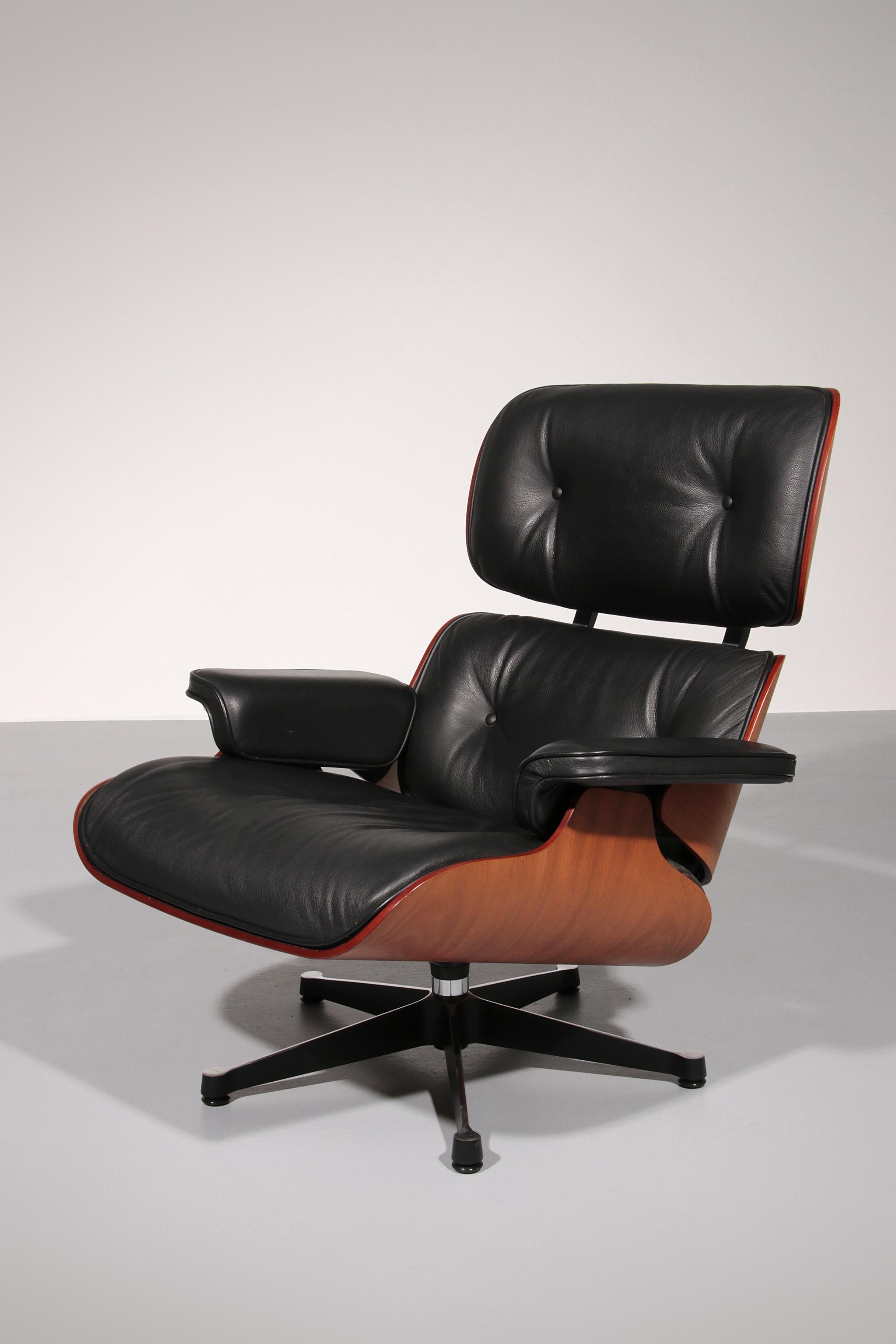 Vitra Eames Lounge Chair & Ottoman in Black leather 1