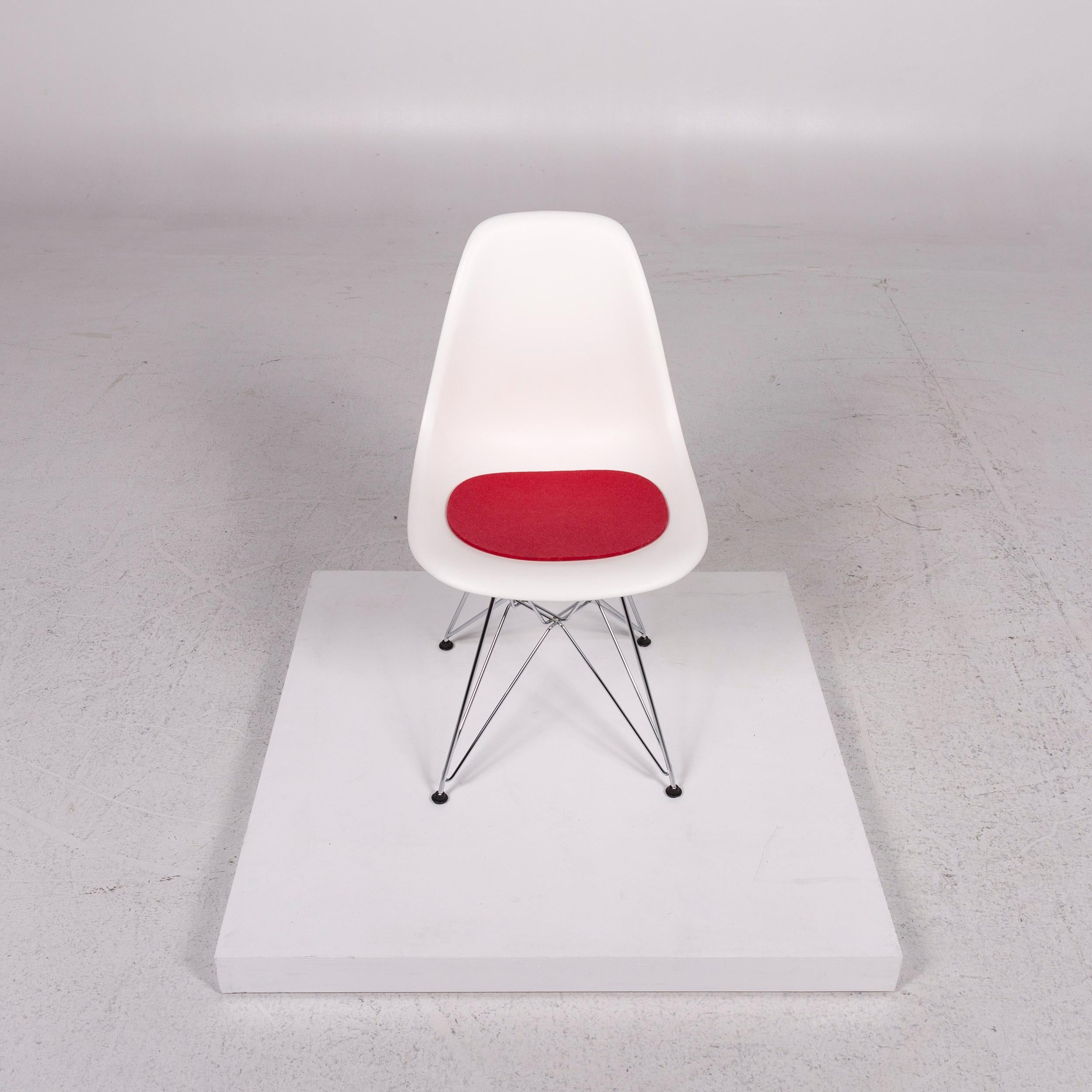Modern Vitra Eames Plastic Side Chair DSR White Plastic Chair White incl. Upholstery