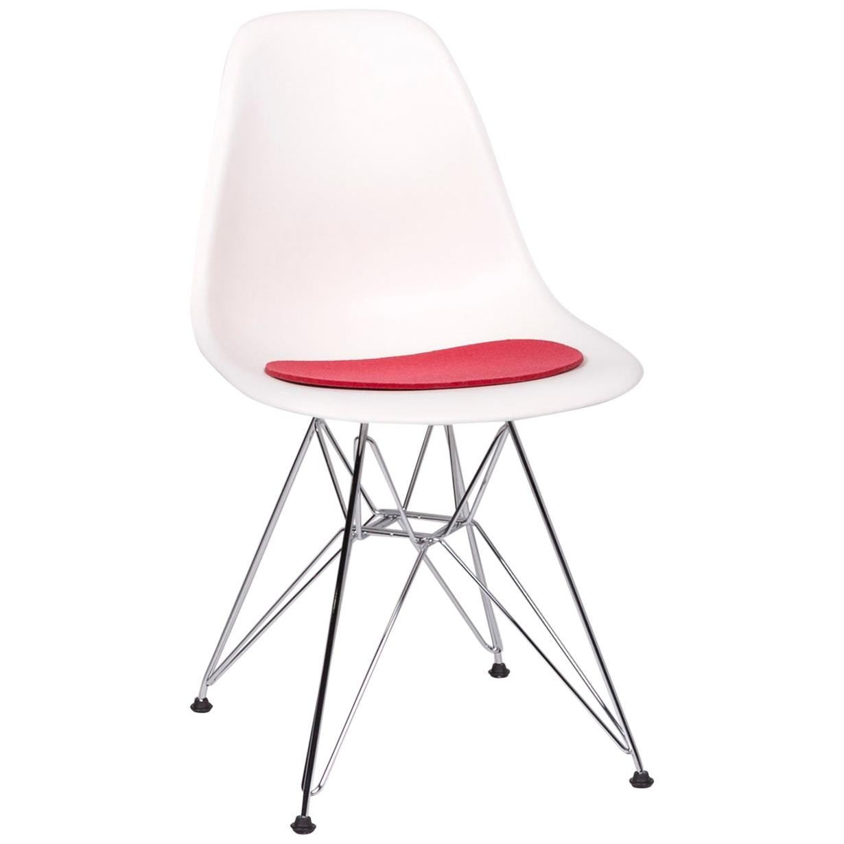 Vitra Eames Plastic Side Chair DSR White Plastic Chair White incl. Upholstery