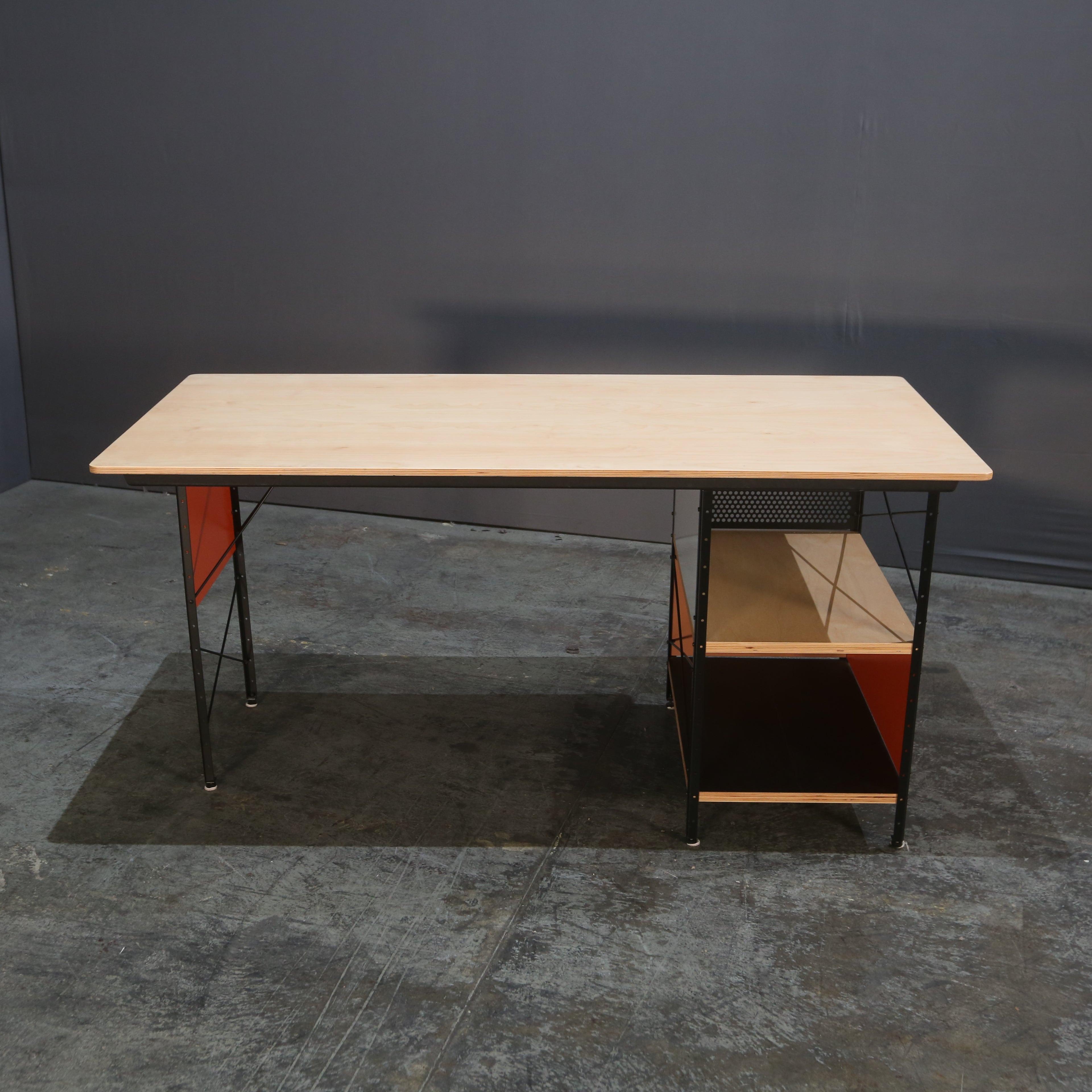 Vitra EDU Schreibtisch von Charles & Ray Eames (Schweizerisch)