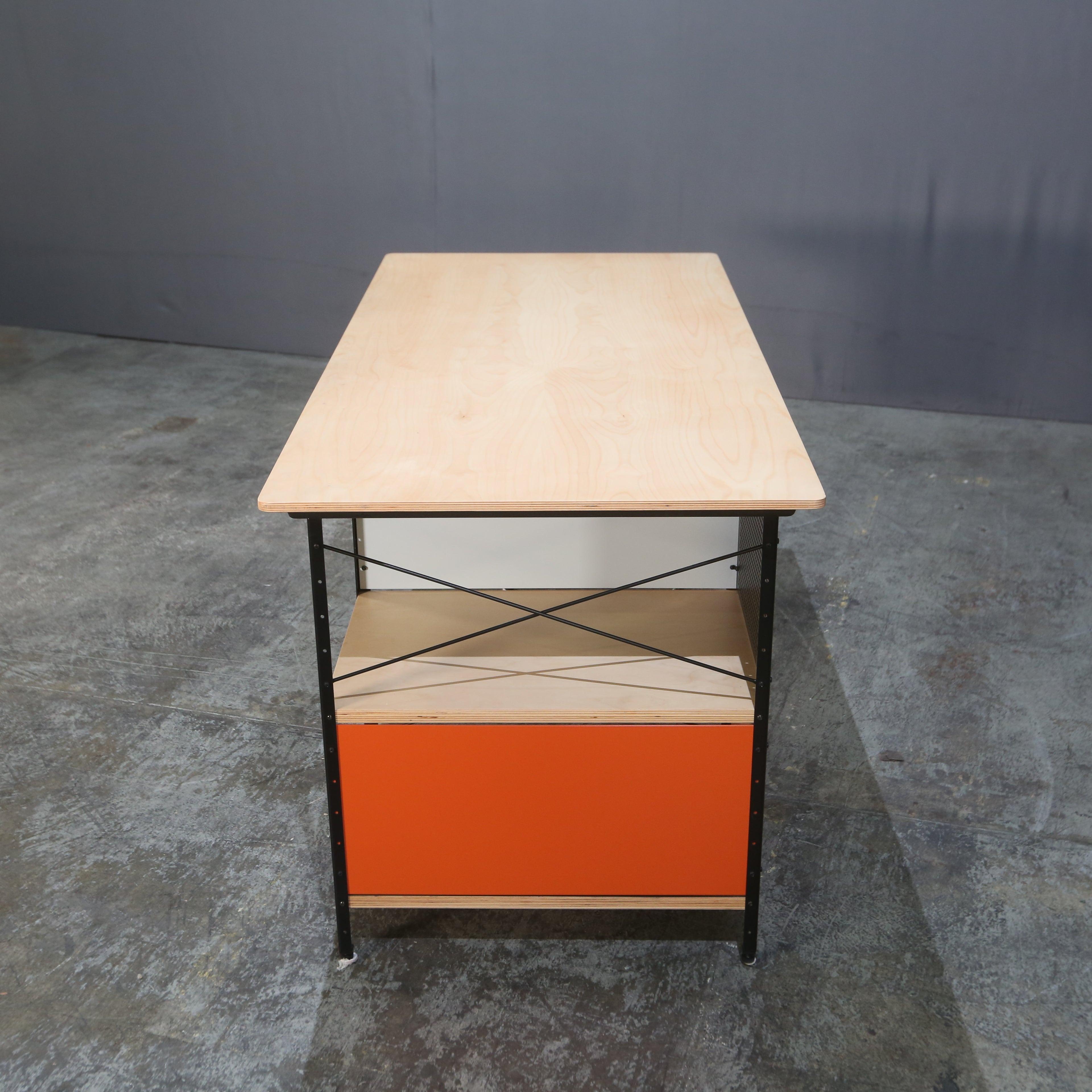 Vitra EDU Schreibtisch von Charles & Ray Eames (Metall)