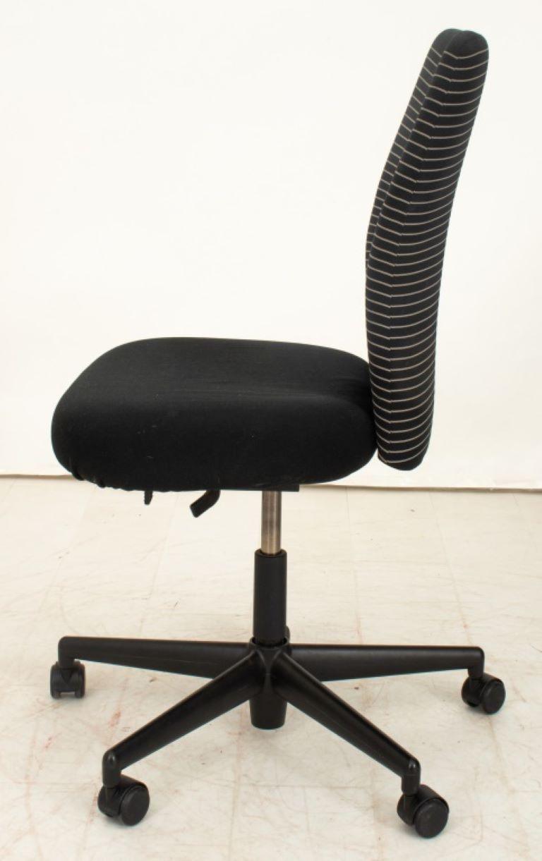 20th Century Vitra Ergonomic Adjustable Swivel Office Chair For Sale