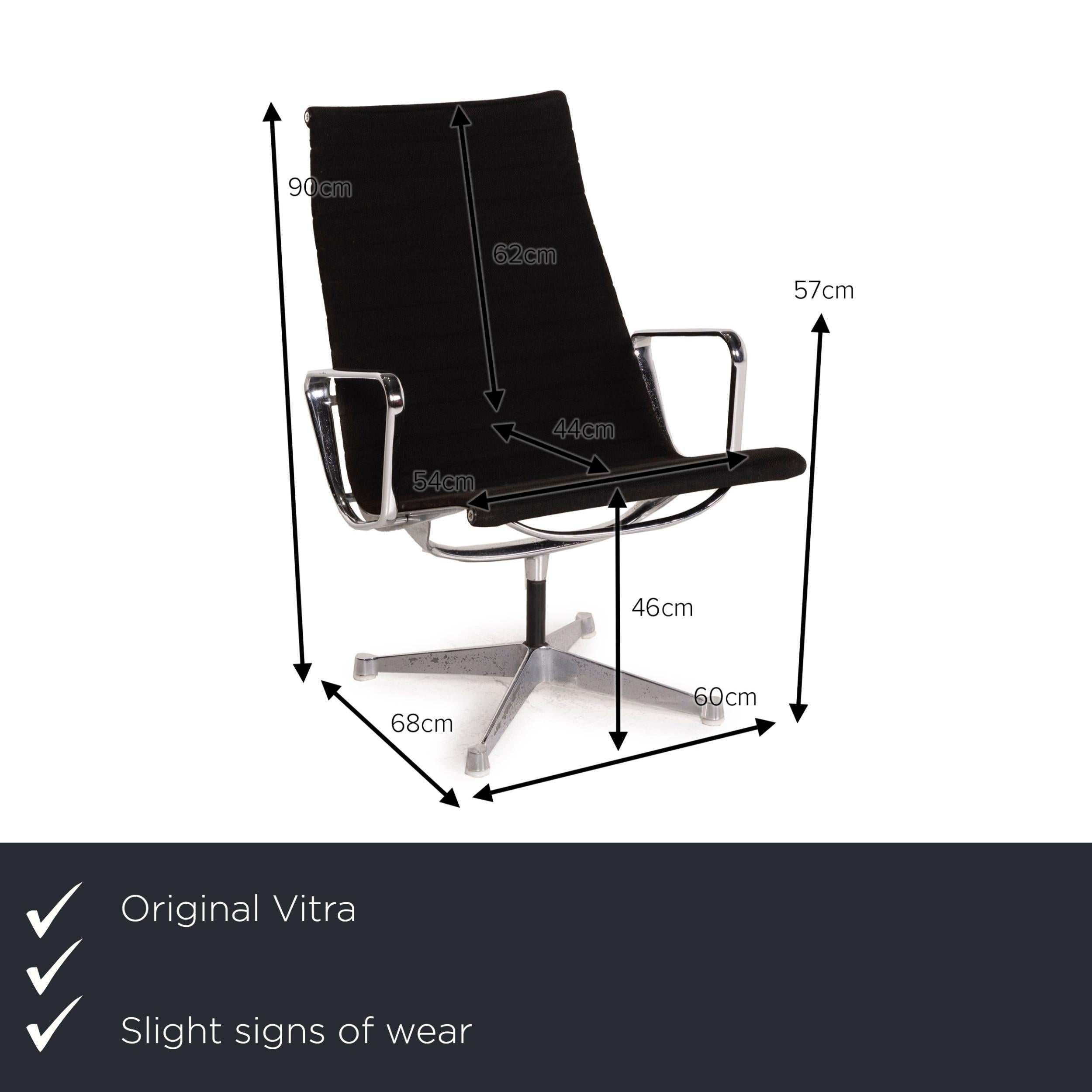 We present to you a Vitra fabric armchair black Hermann Miller aluminum chair.
  
 

 Product measurements in centimeters:
 

 depth: 68
 width: 60
 height: 90
 seat height: 46
 rest height: 57
 seat depth: 44
 seat width: 54
 back