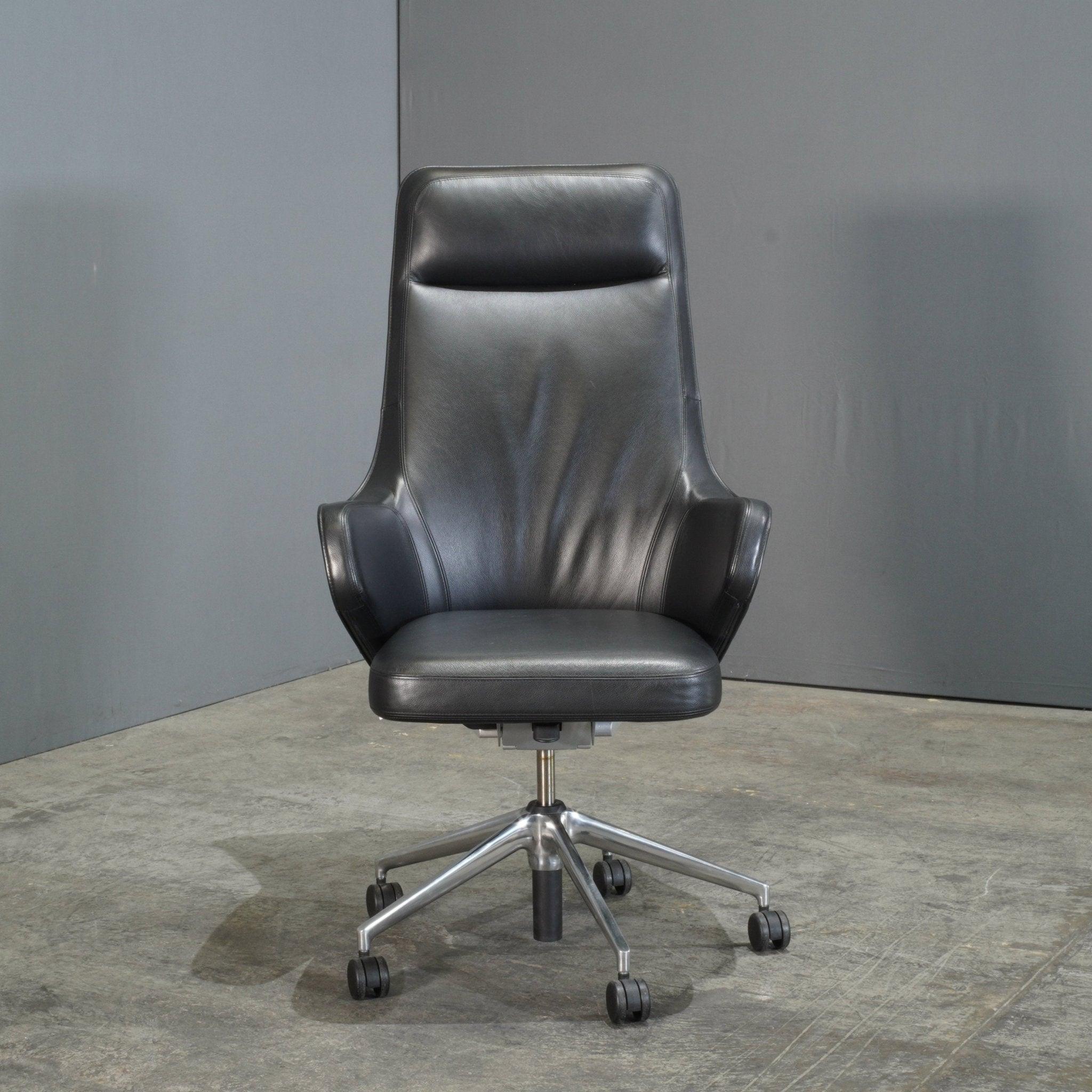 The Vitra Grand Executive Highback Chair by Antonio Citterio is a masterful blend of ergonomic design and luxurious aesthetics, ideal for a sophisticated office environment. Upholstered in premium leather, this high-back chair offers exceptional