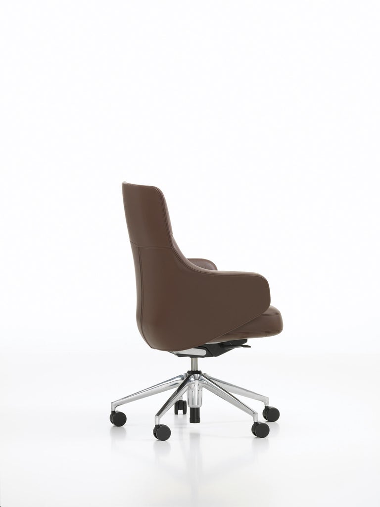Vitra Grand Executive Lowback Chair in Maroon Leather by Antonio