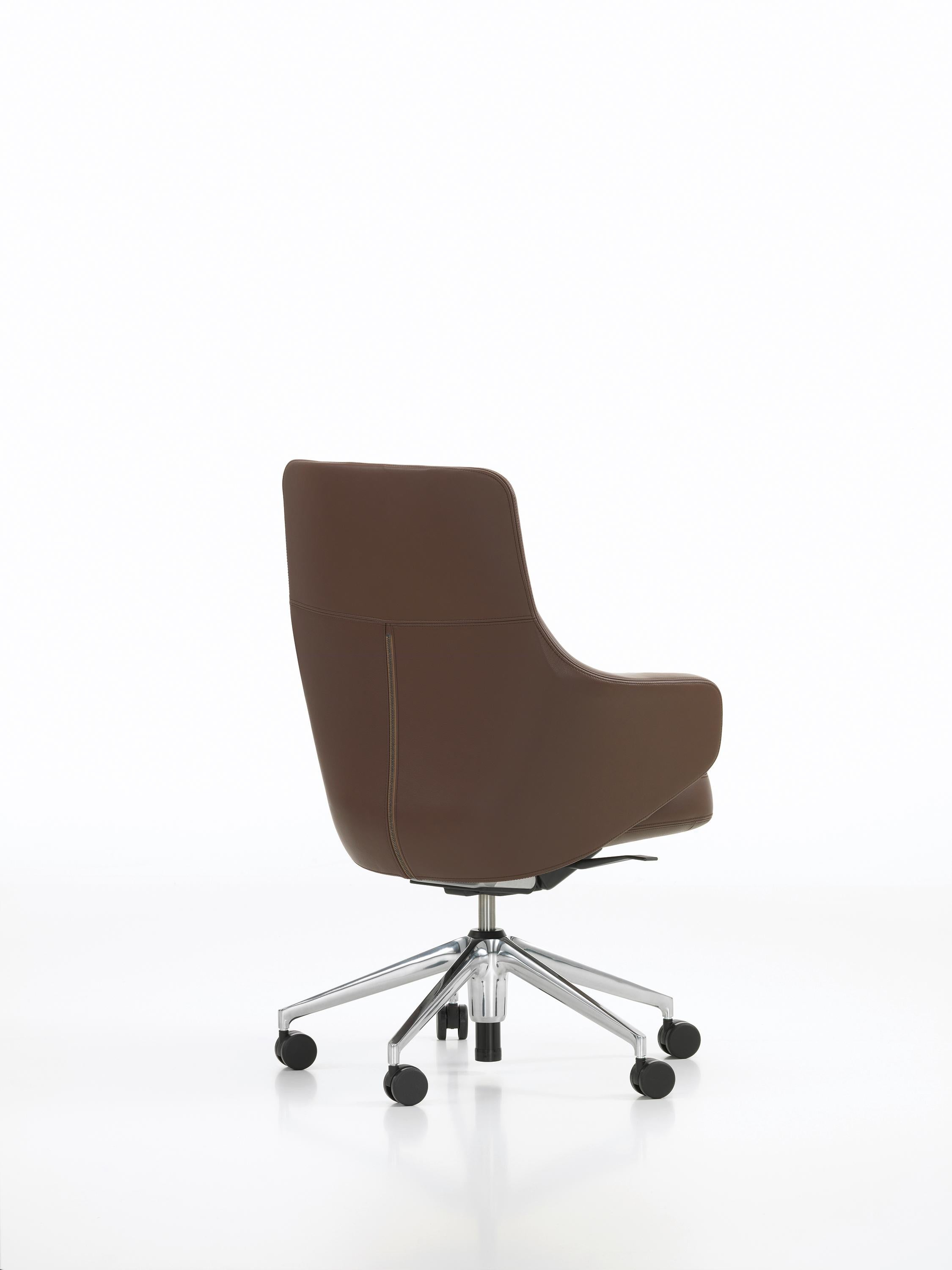 Swiss Vitra Grand Executive Lowback Chair in Maroon Leather by Antonio Citterio For Sale