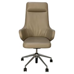 Vitra Grand Executive Office Armchair Chaise en cuir sable de première qualité