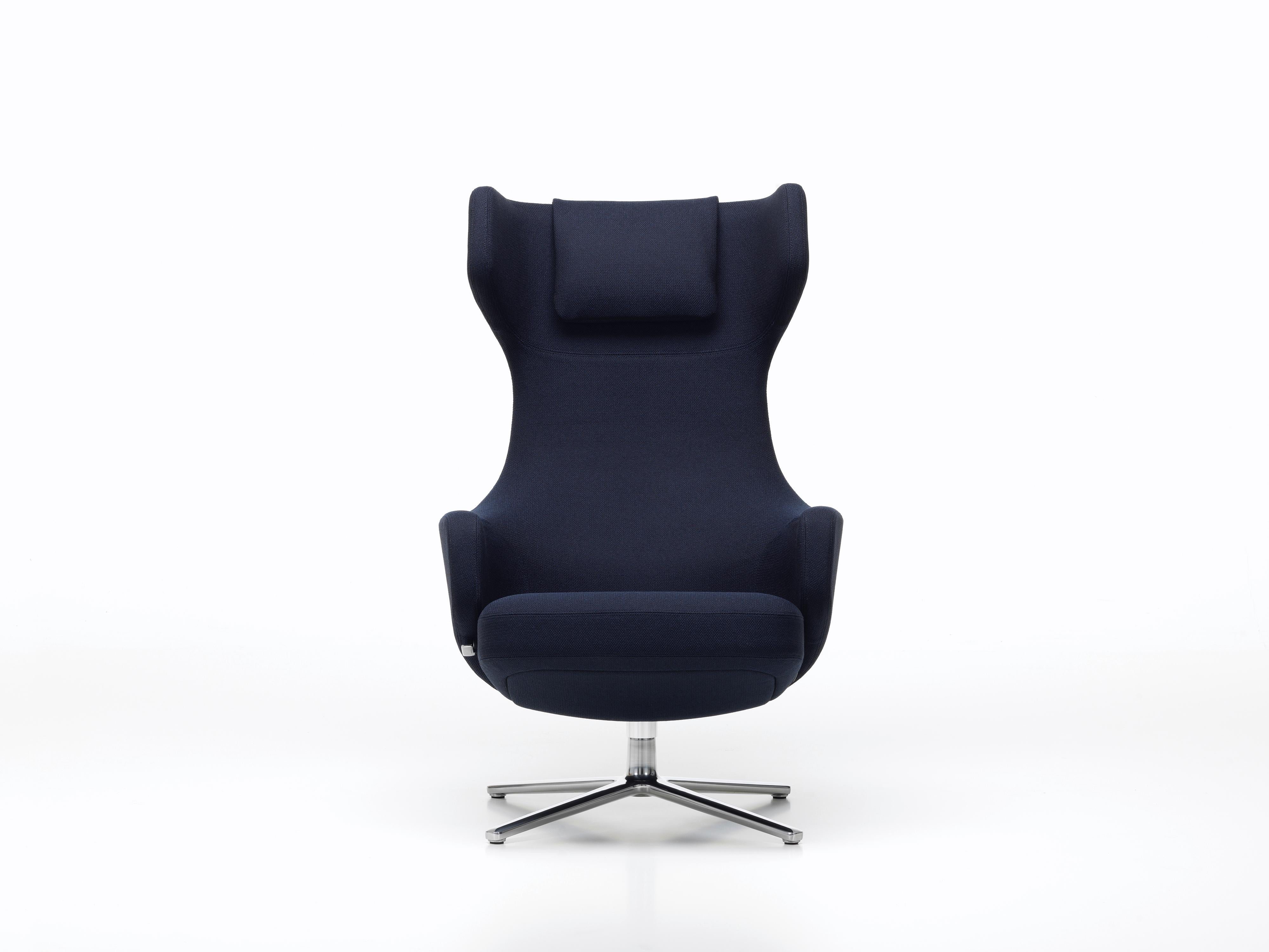 These items are currently only available in the United States.

A synchronized mechanism concealed beneath the upholstery of the Grand Repos wing chair ensures continual back support at every angle of inclination and can be locked in position. This