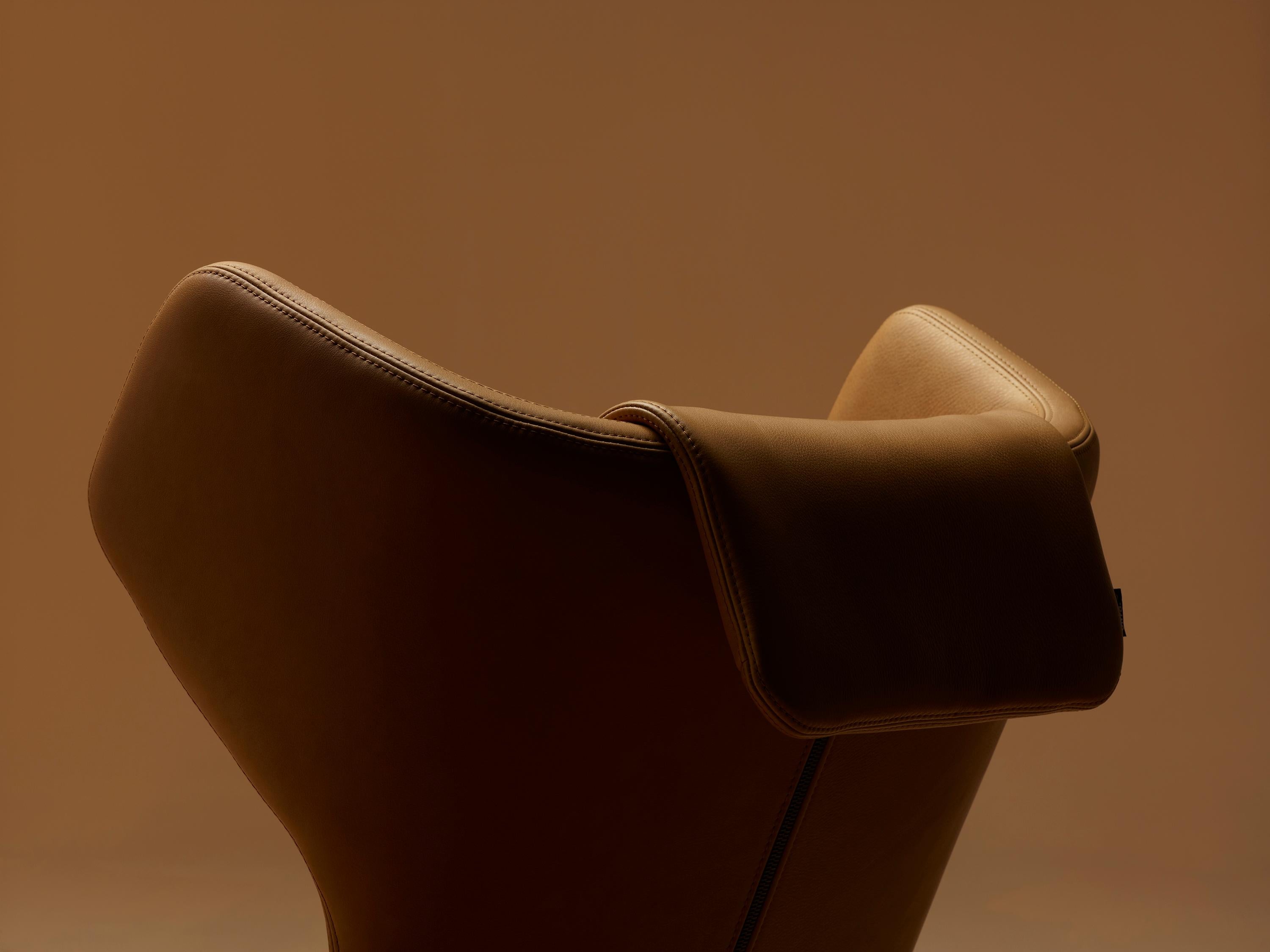 Vitra Grand Repos Lounge Chair in Snow Leather by Antonio Citterio (Schweizerisch) im Angebot