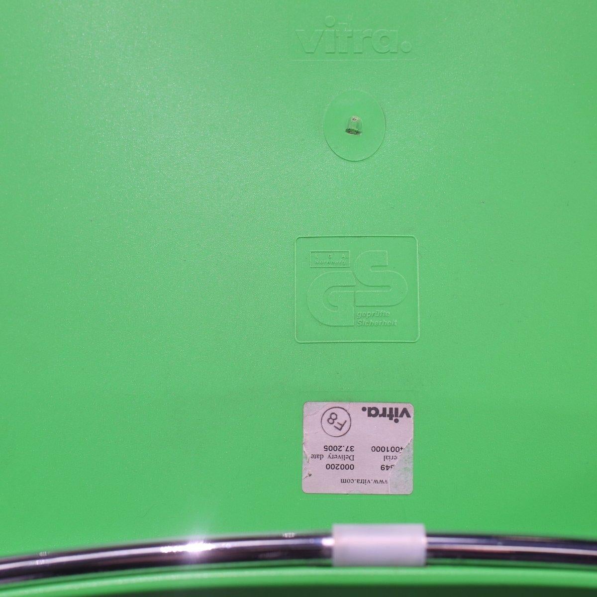 Introducing the Hal Sledge Chair by renowned designer Jasper Morrison for Vitra. This sleek and modern chair features a minimalist design with a comfortable sled base, making it the perfect addition to any contemporary living space. Crafted with