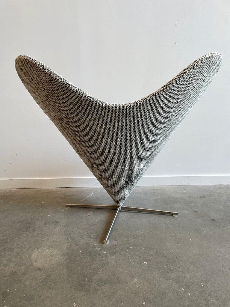 Vitra Heart Cone Swivel Chairs by Verner Panton in Wool Boucle In Good Condition In Long Island City, NY