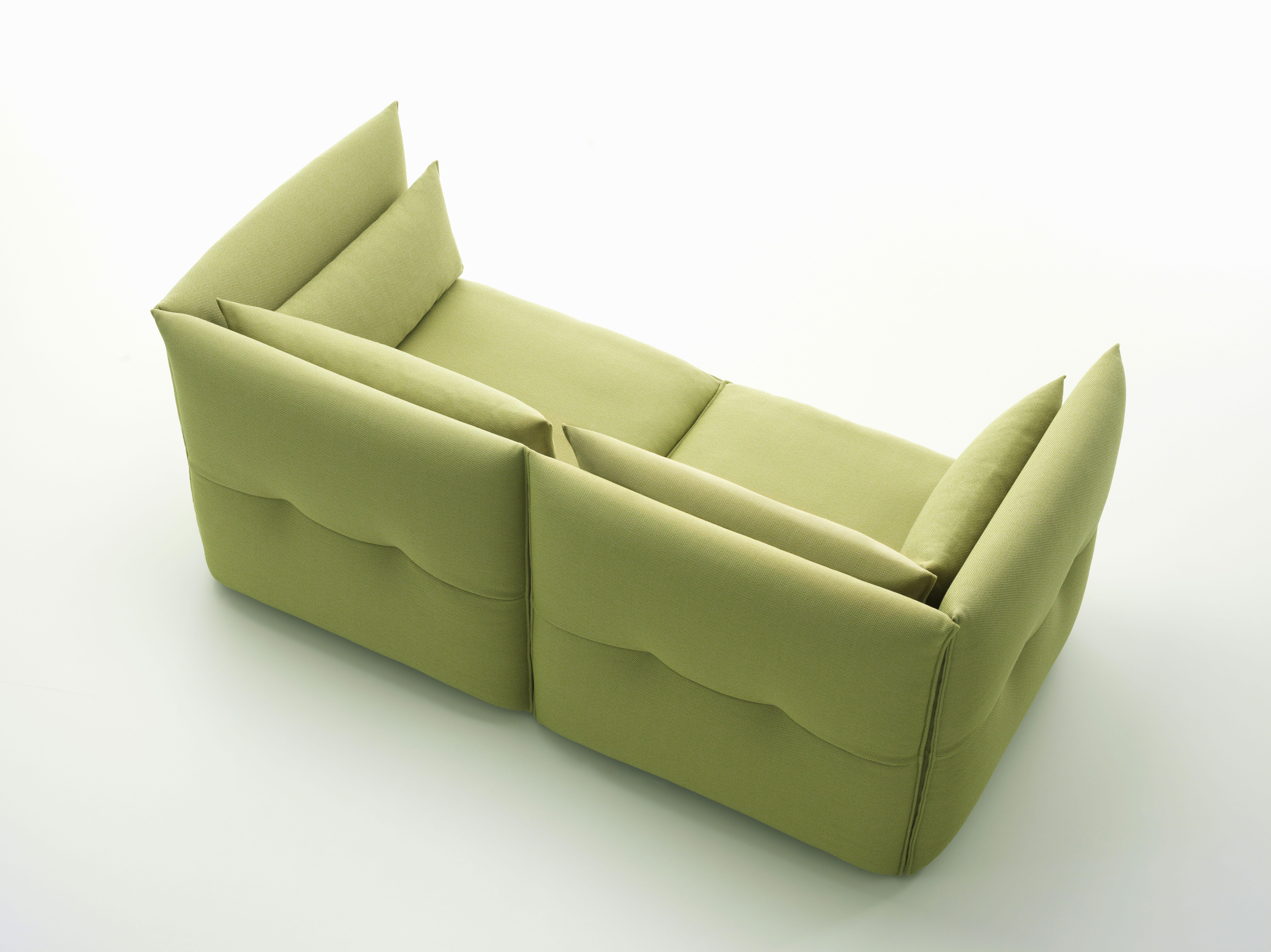 Vitra Mariposa 2 1/2-Seat Sofa in Sand Avocado by Edward Barber & Jay Osgerby (Moderne) im Angebot