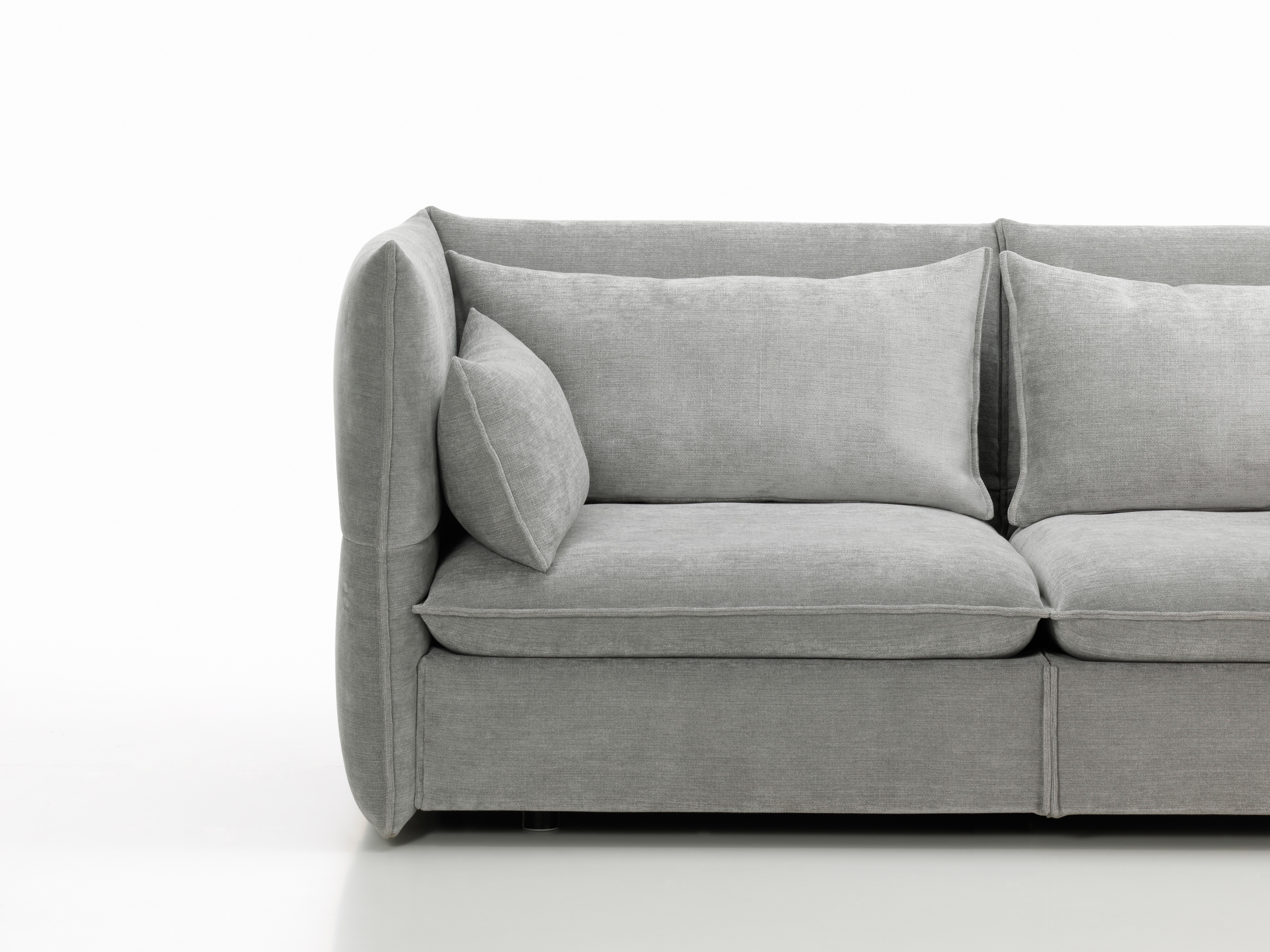 Vitra Mariposa 2 1/2-Seat Sofa in Silver Grey by Edward Barber & Jay Osgerby im Angebot 1
