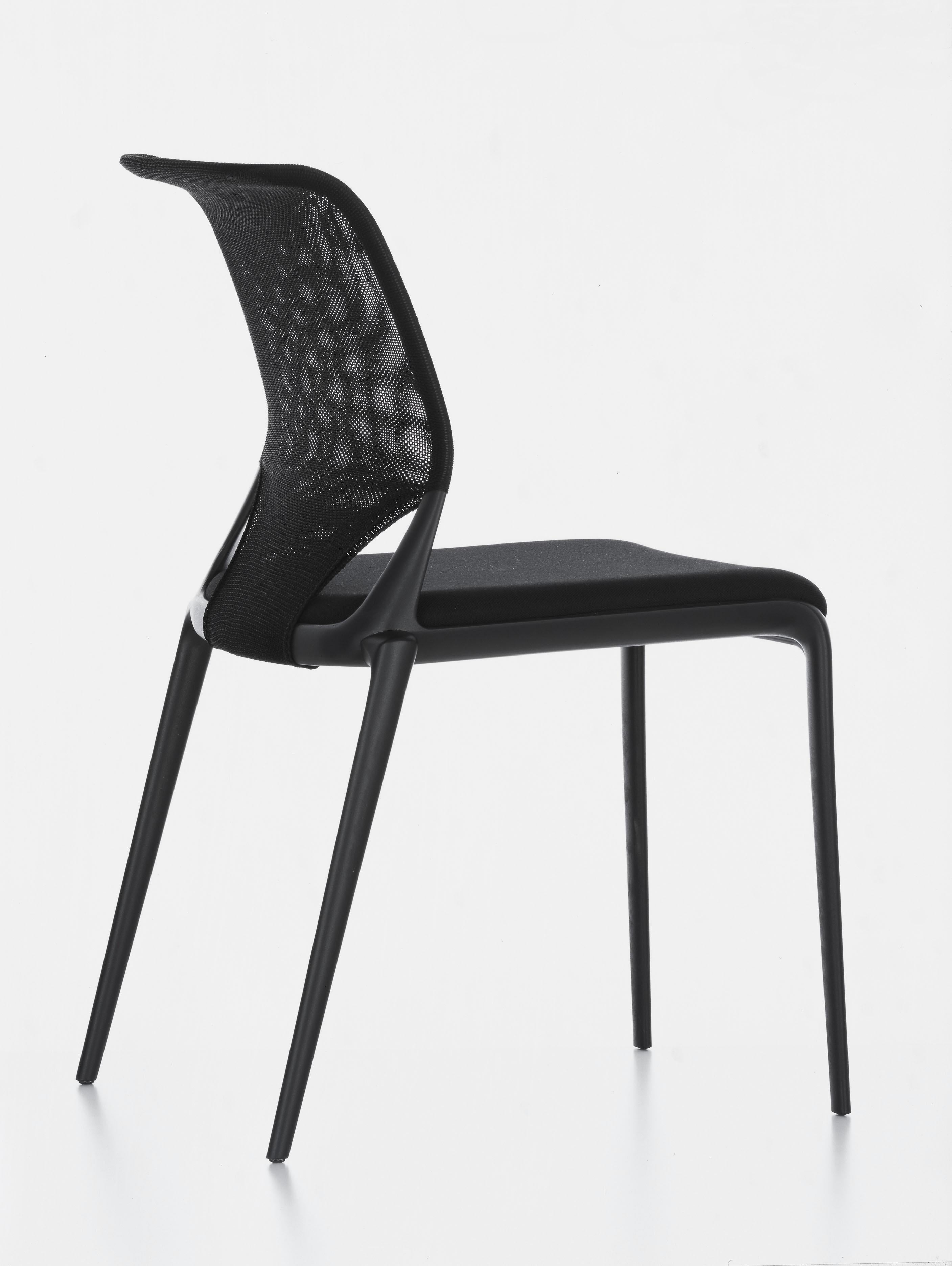 Vitra MedaSlim Chair in Nero Nova and Nero Netline by Alberto Meda (Stoff) im Angebot