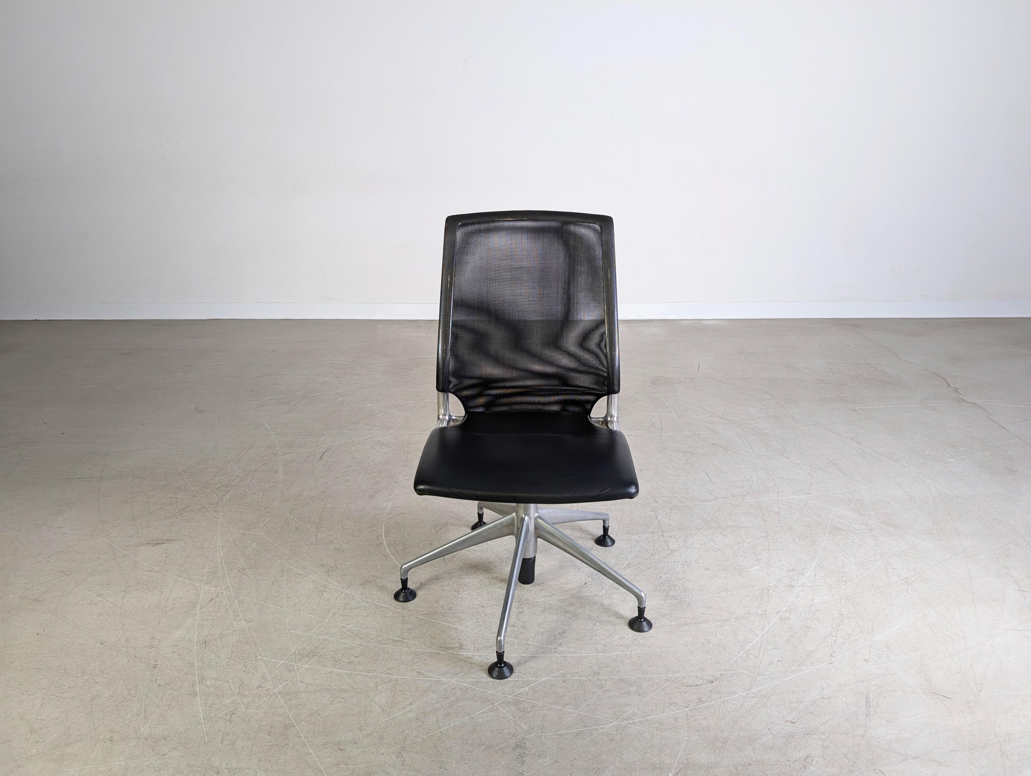 Wir bieten eine gut erhaltene Vitra Medapal Bürostühle in schwarz zum Verkauf an. Der Stuhl lässt sich in seiner Sitzhöhe stufenlos von 42 auf 54 cm verstellen.

Zustand: Guter gebrauchter Zustand mit altersbedingten Gebrauchsspuren. (siehe