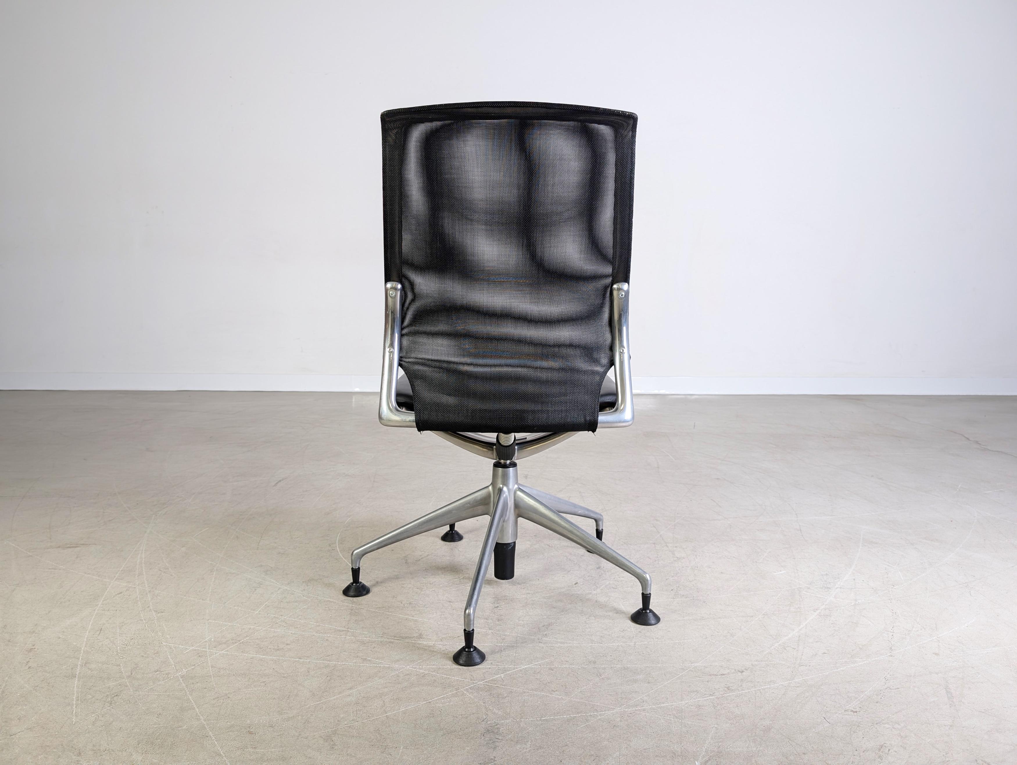 Vitra Medapal Bürostuhl Chefsessel Design Stuhl Netzrücken (21. Jahrhundert und zeitgenössisch) im Angebot