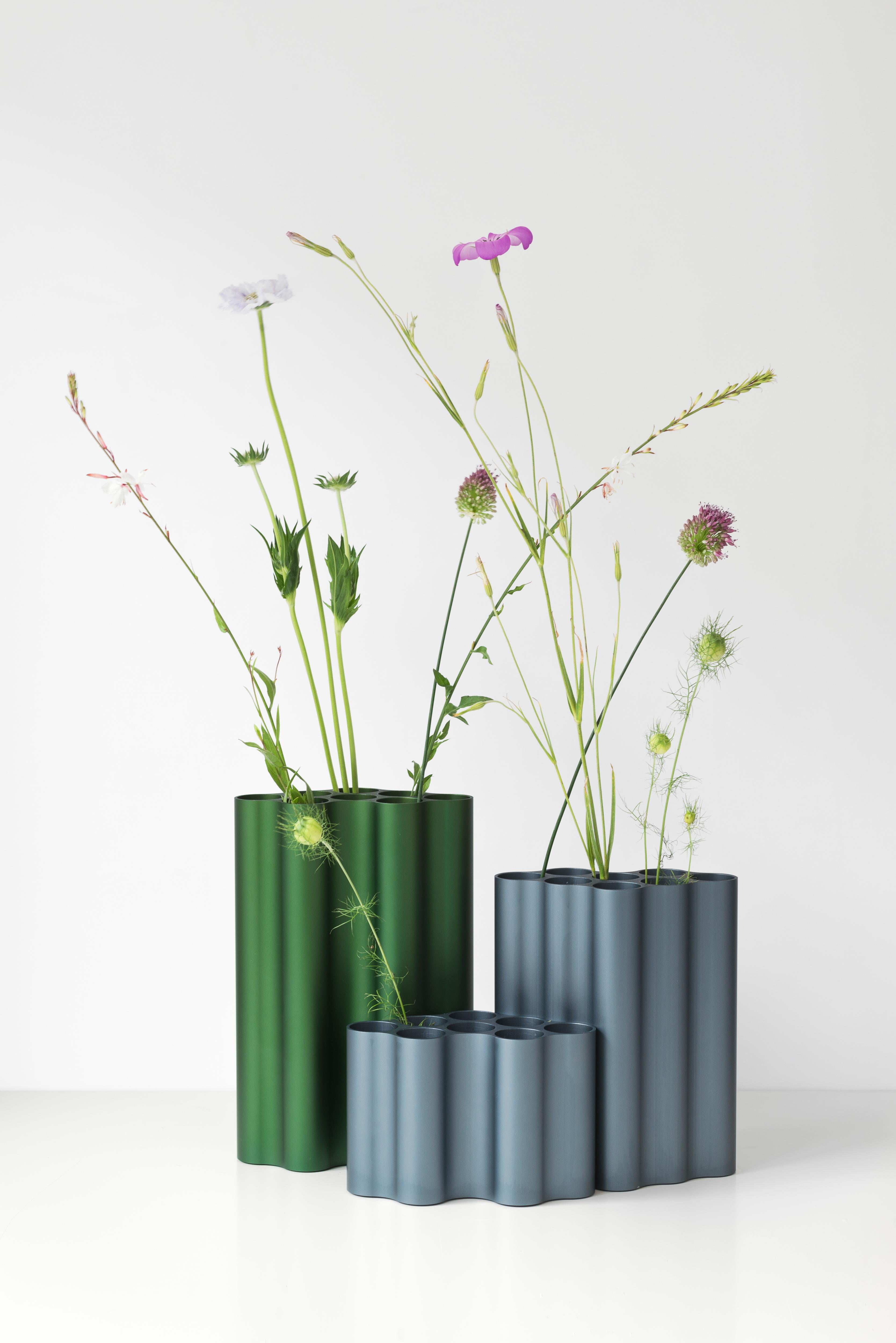 Modern Vitra Medium Nuage Métallique Vase in Ivy by Ronan & Erwan Bouroullec For Sale