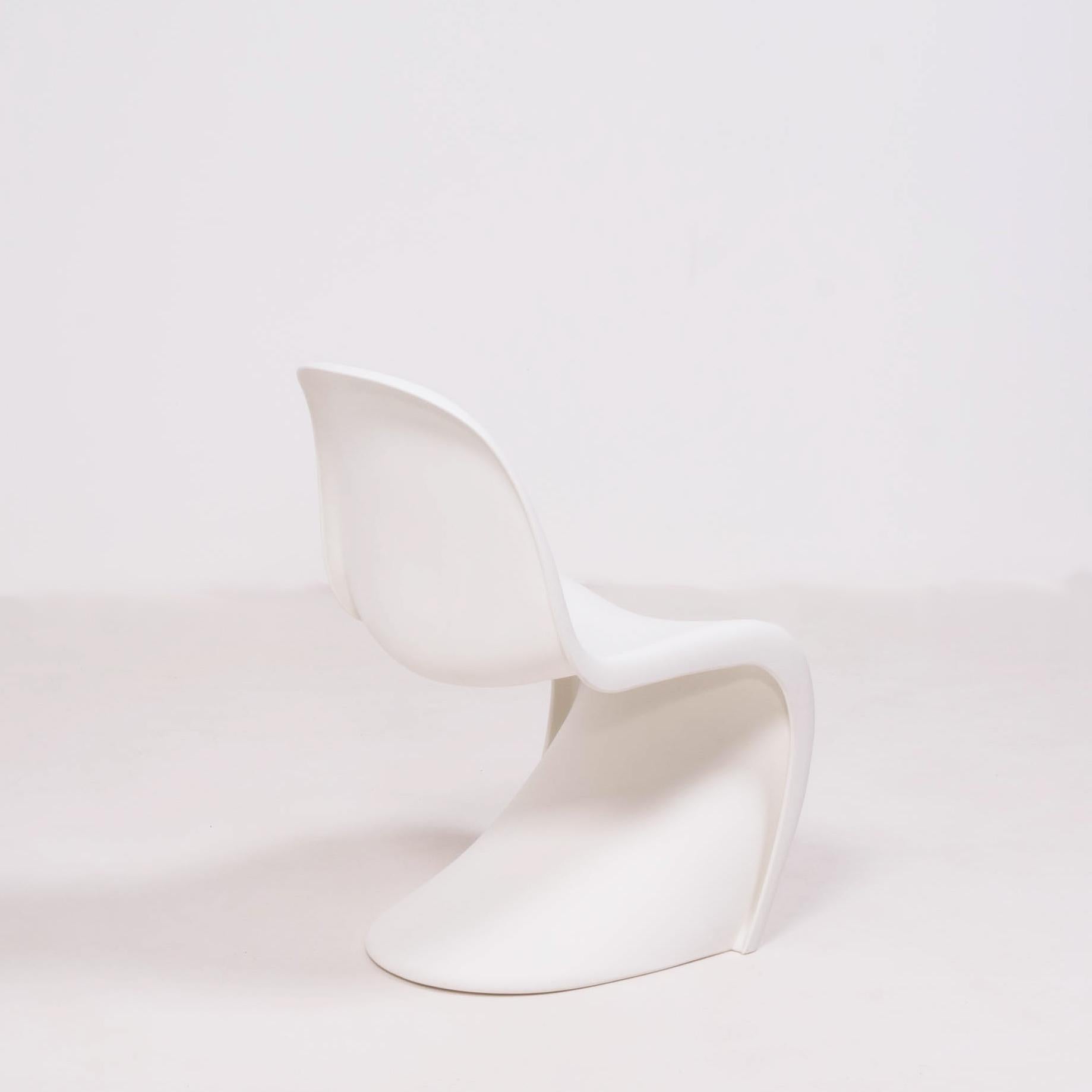 Vitra Mid-Century Modern White Panton Chairs by Verner Panton In Good Condition In London, GB