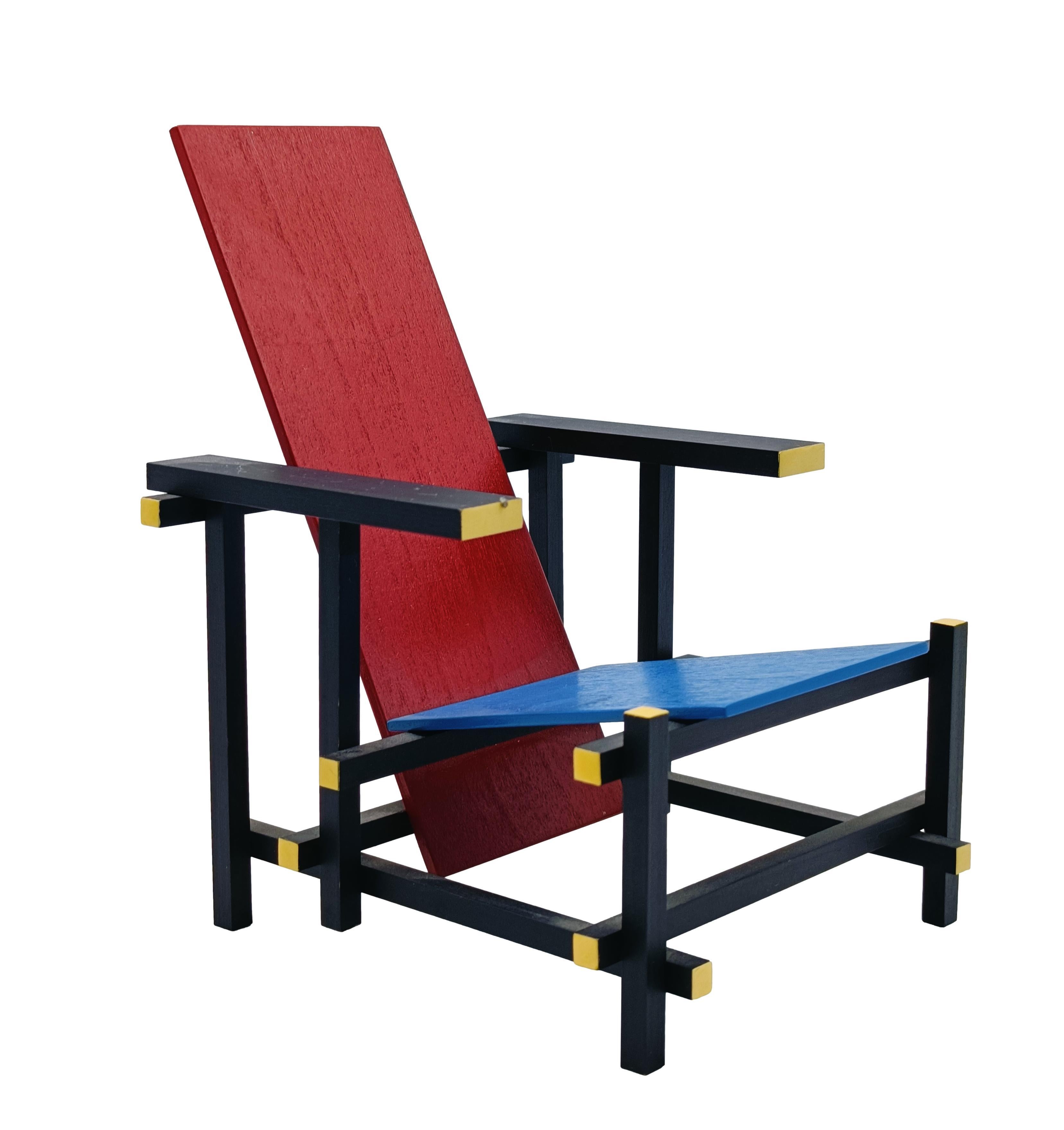 Vitra Miniature Chair Rood Blauwe Stoel by Gerrit Rietveld Designed in 1918 In Good Condition In Naples, IT