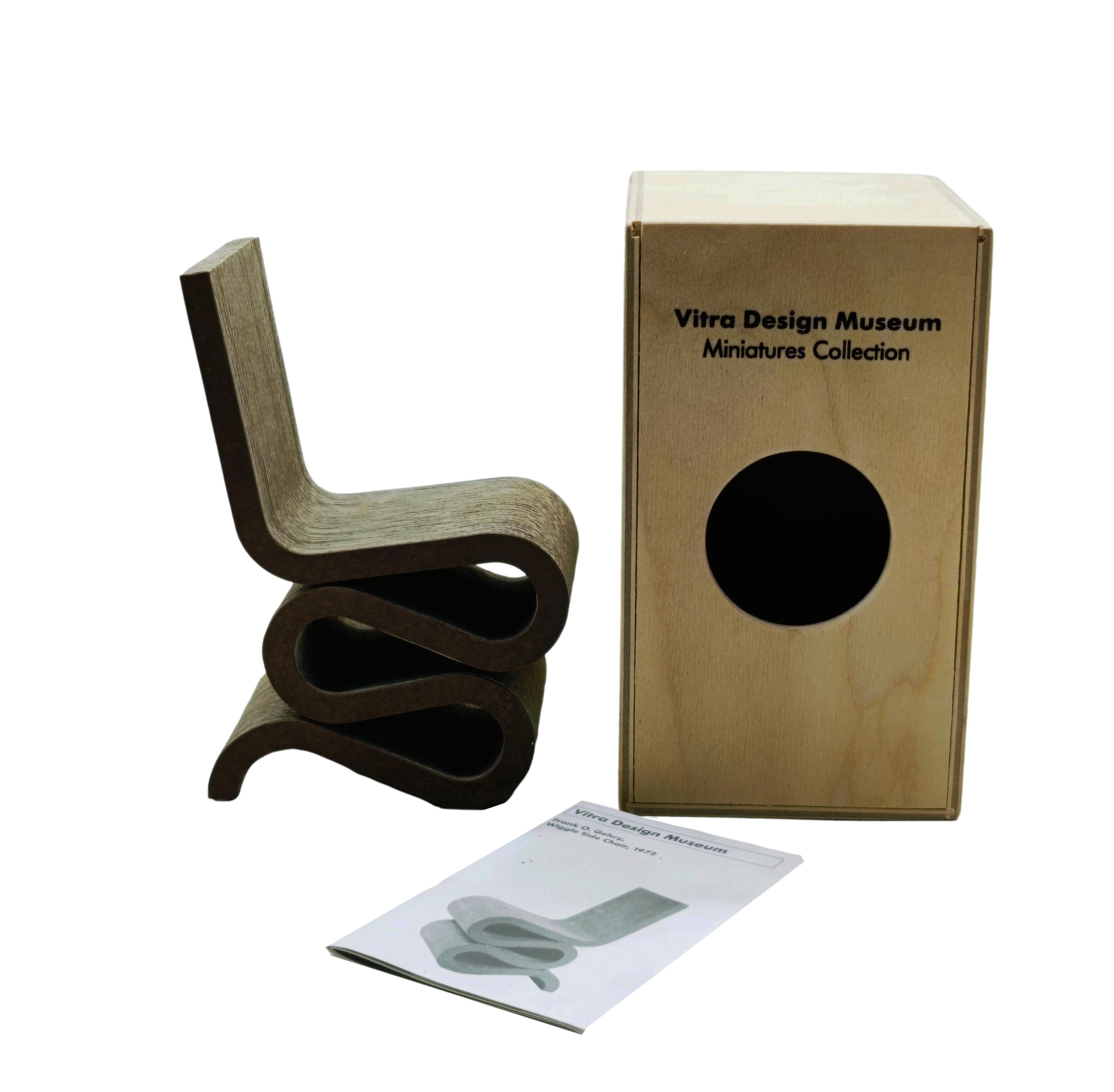 Vitra Miniaturstuhl 'Wiggle Side' von Frank Gehry, entworfen 1972 (Zeitgenössisch)