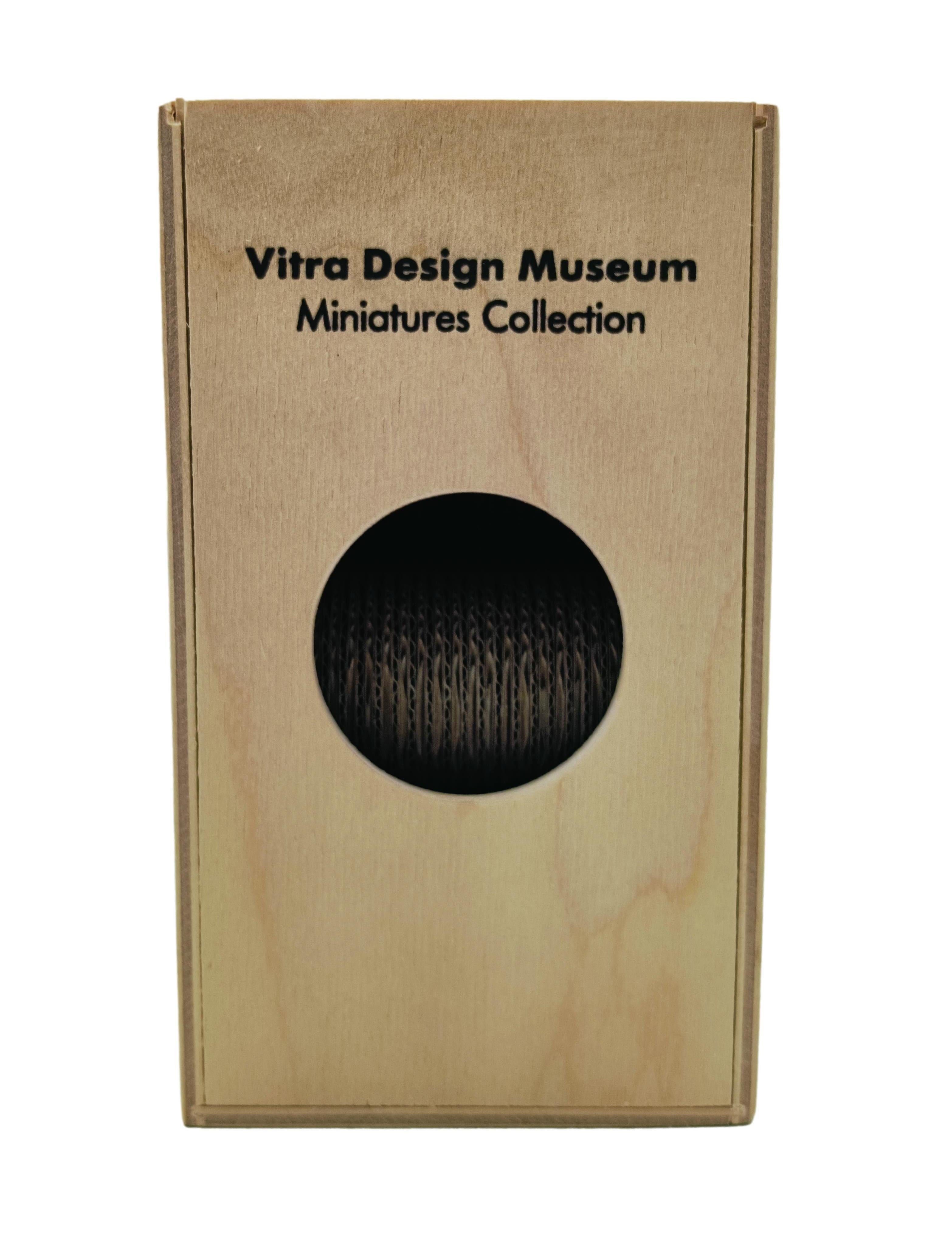 Vitra Miniaturstuhl 'Wiggle Side' von Frank Gehry, entworfen 1972 1