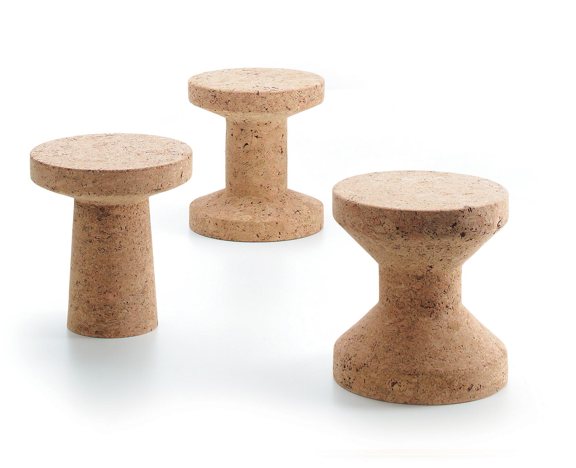 Stabile and robust, the three stools or side tables of the Cork Family by Jasper Morrison exploit the advantageous natural properties of cork: they are comparatively lightweight and extremely durable with a pleasant velvety feel.