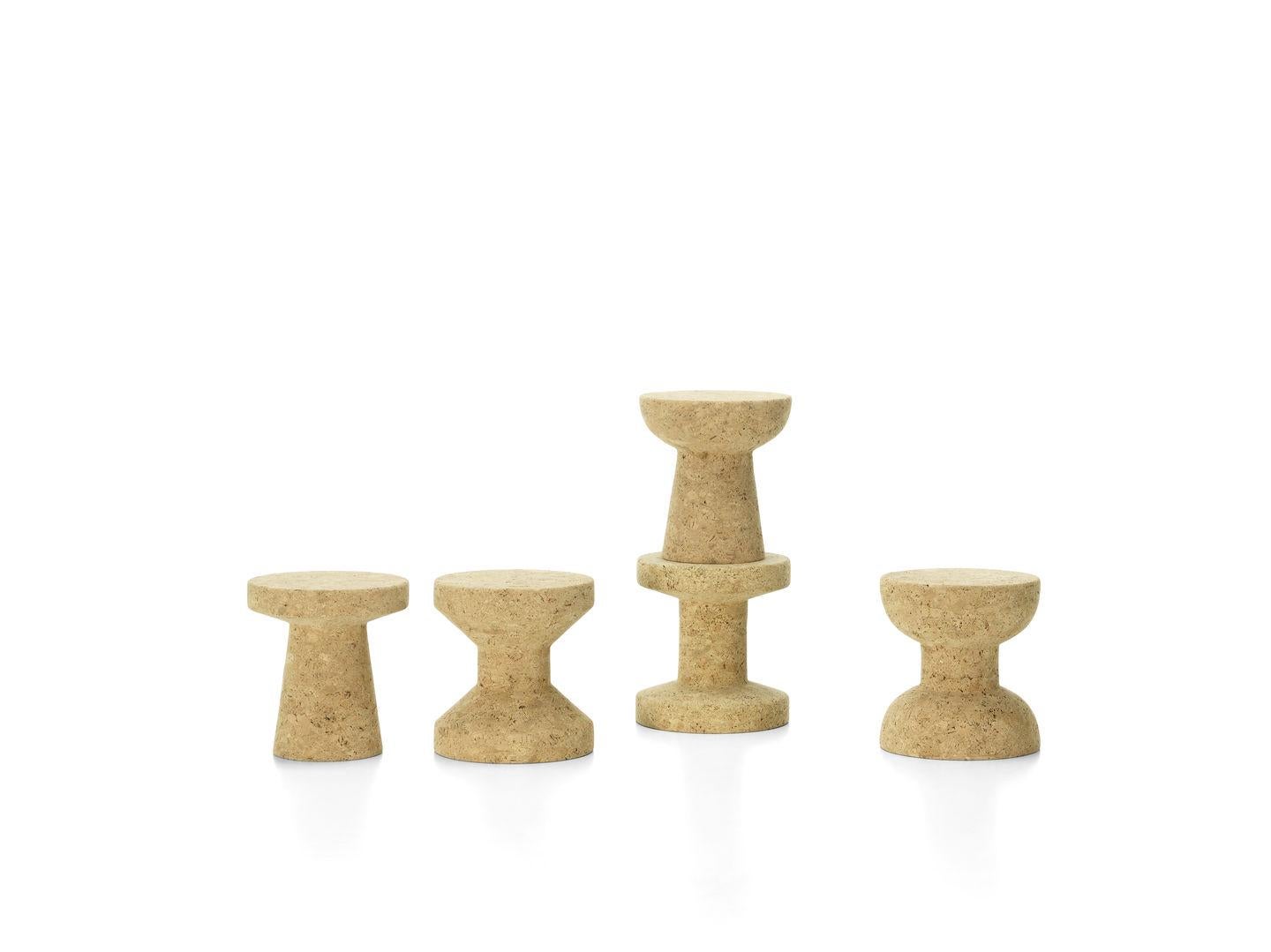 The robust members of the Cork Family stand firmly, making them suited for use as side tables or stools. They benefit from the advantageous natural properties of cork: comparatively lightweight and extremely durable, they also have a velvety surface