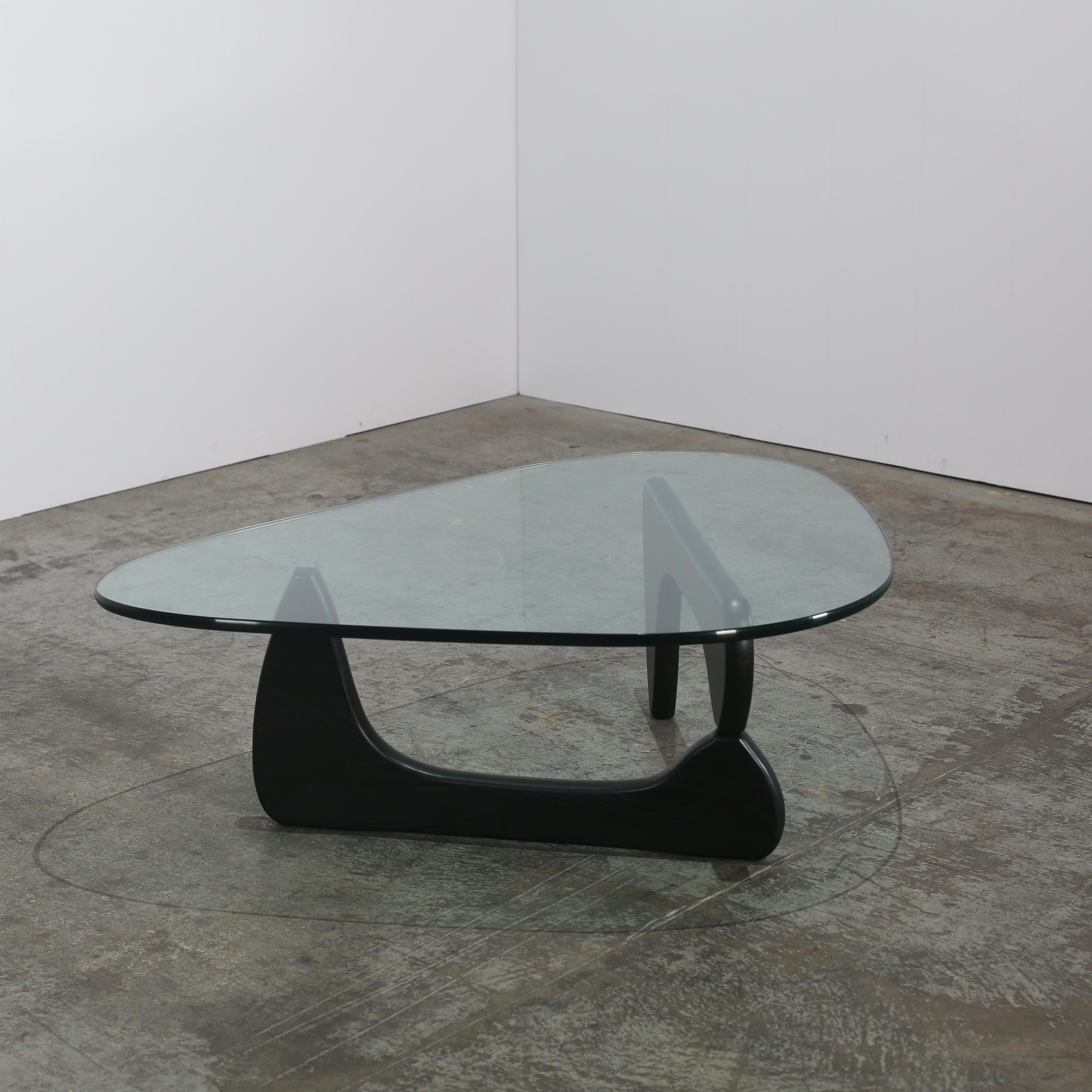 Mid-Century Modern Vitra Noguchi Coffee Table in Black Ash en vente