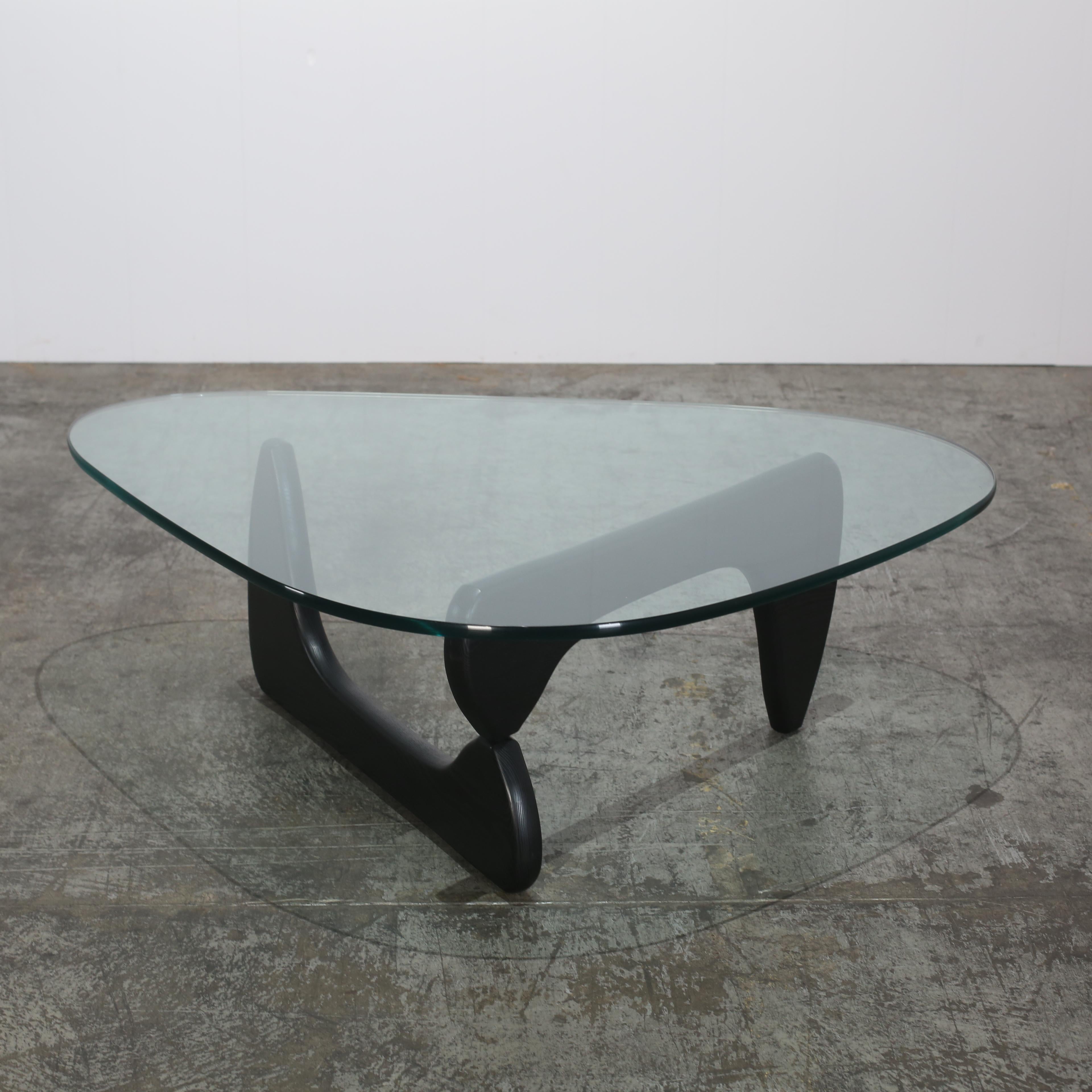 Américain Vitra Noguchi Coffee Table in Black Ash en vente