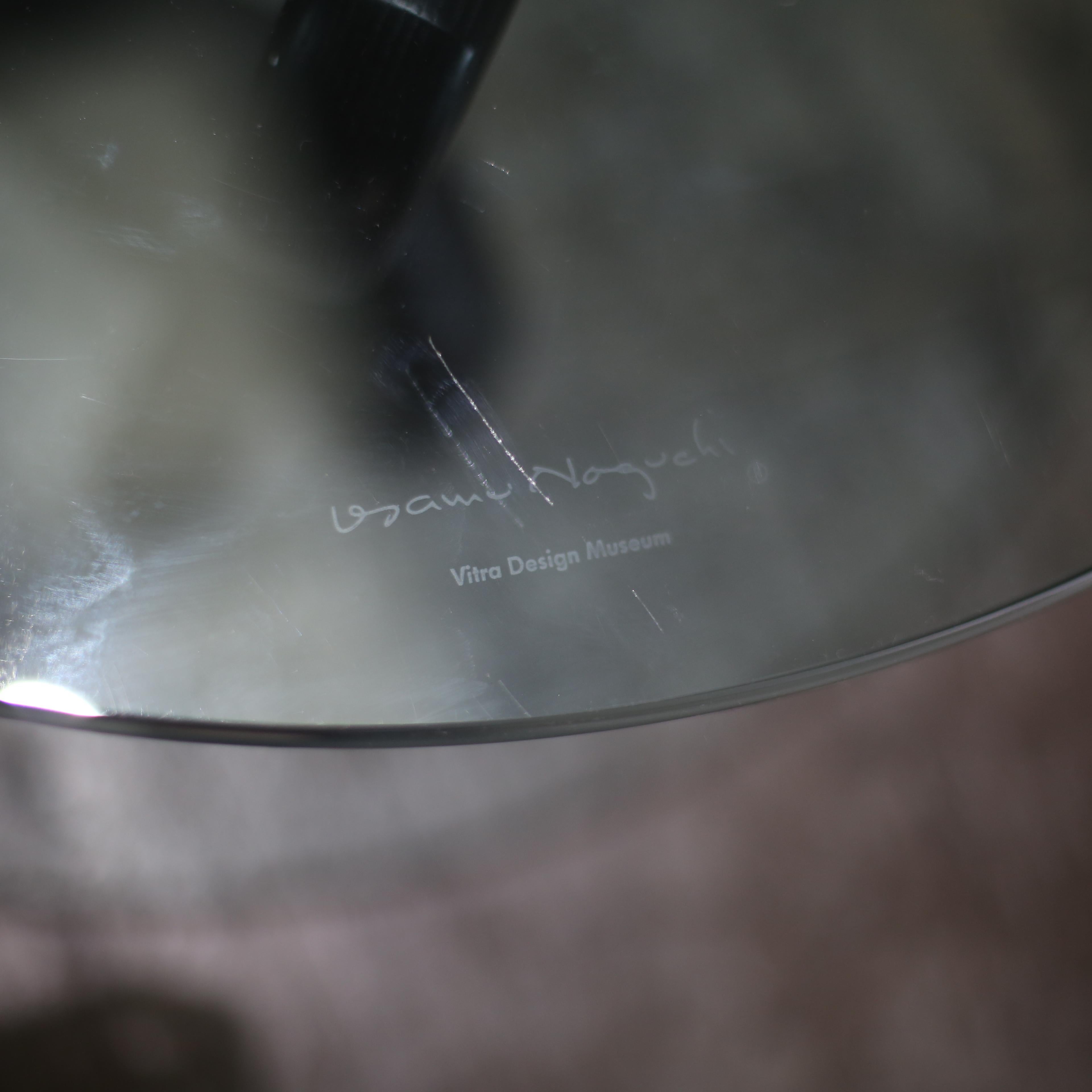 Vitra Noguchi Coffee Table in Black Ash Bon état - En vente à Basildon, London