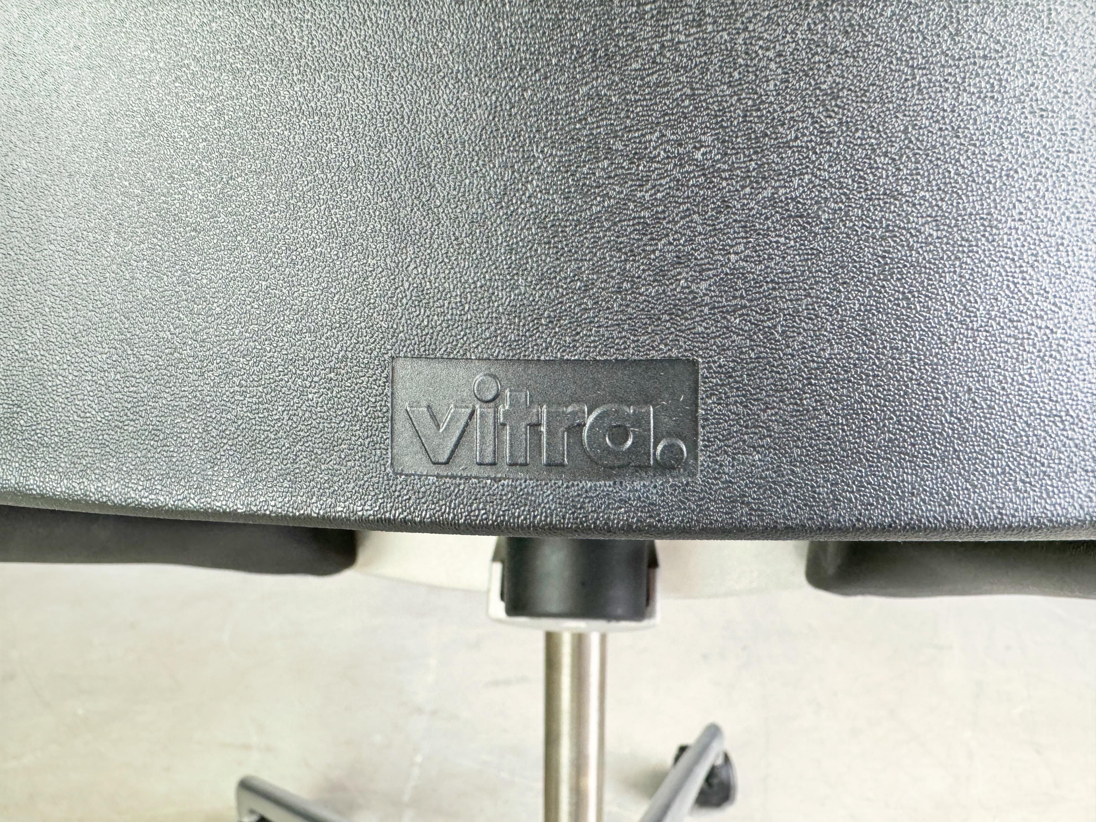 Vitra office chair T-Chair red blue gray black design chair For Sale 4