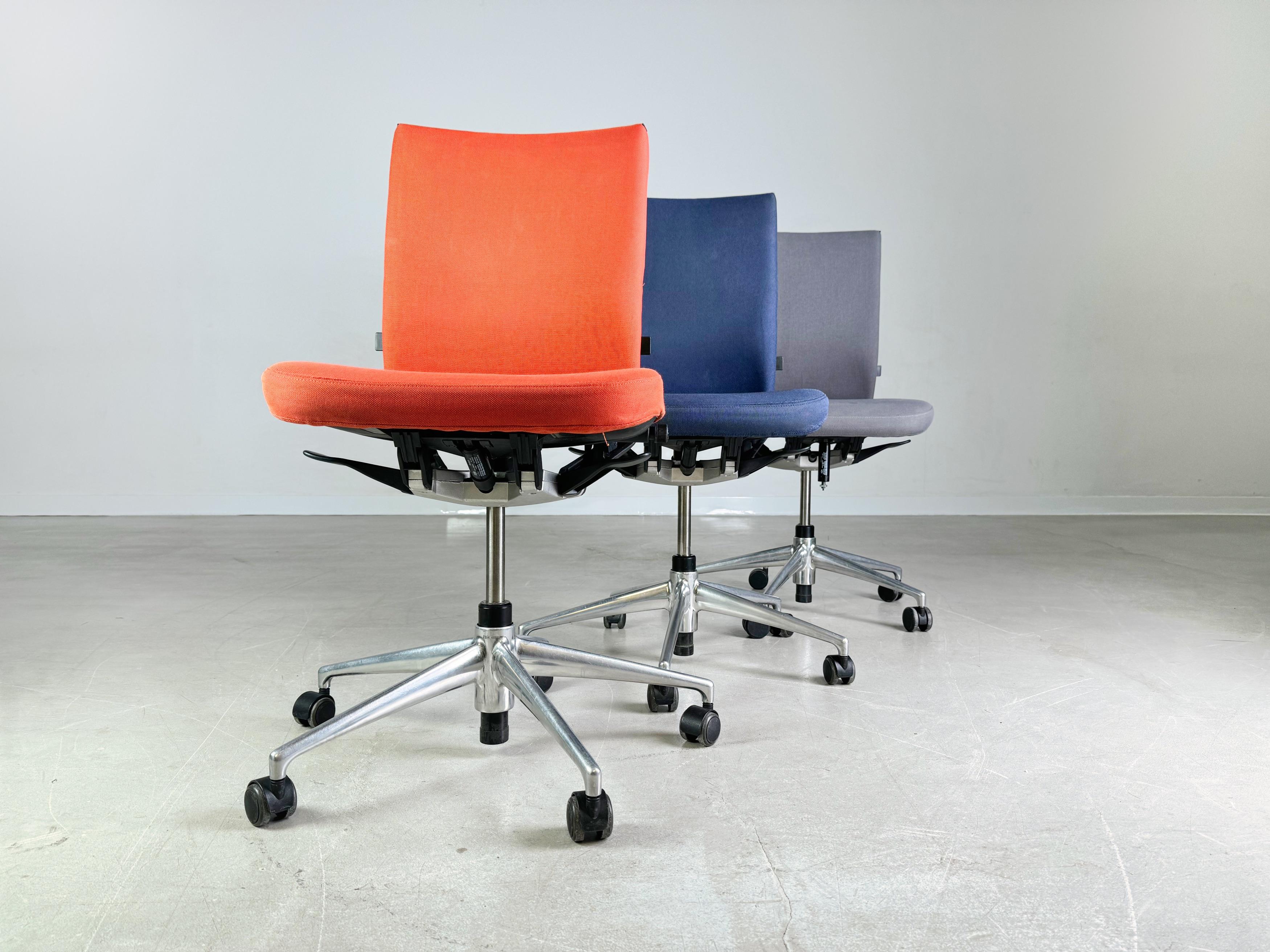 Post-Modern Vitra office chair T-Chair red blue gray black design chair For Sale