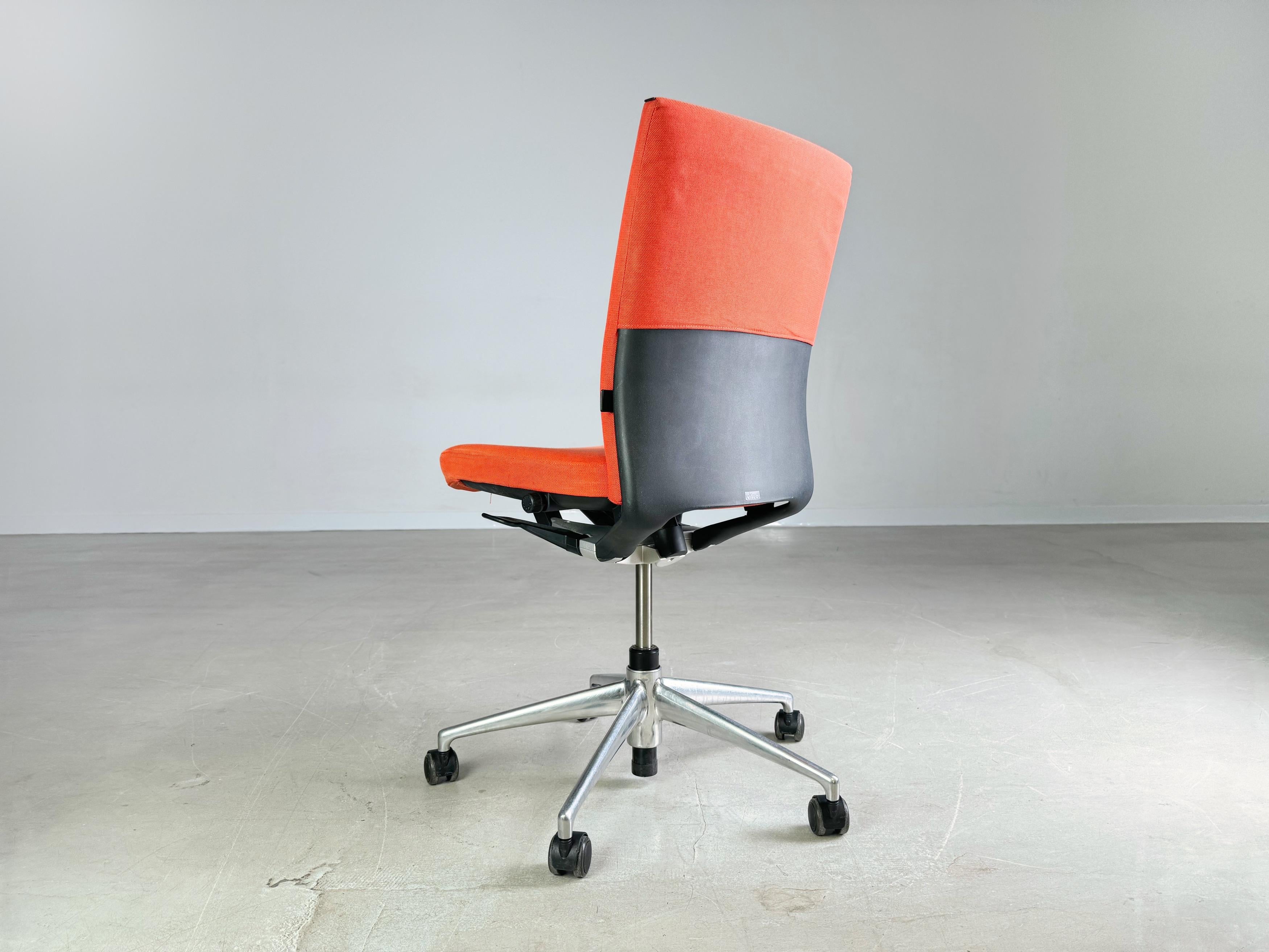 Vitra office chair T-Chair red blue gray black design chair For Sale 1