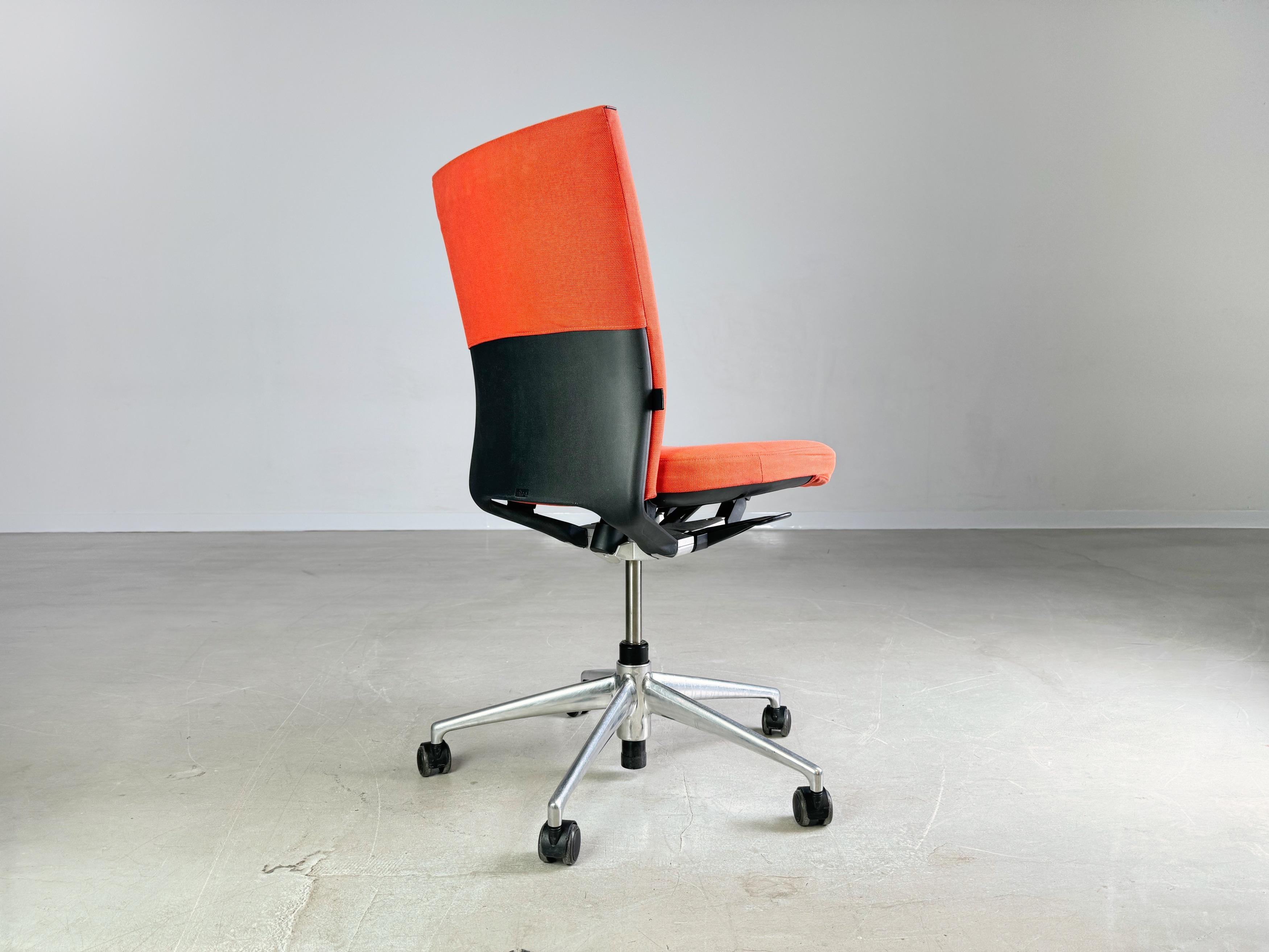 Vitra office chair T-Chair red blue gray black design chair For Sale 2