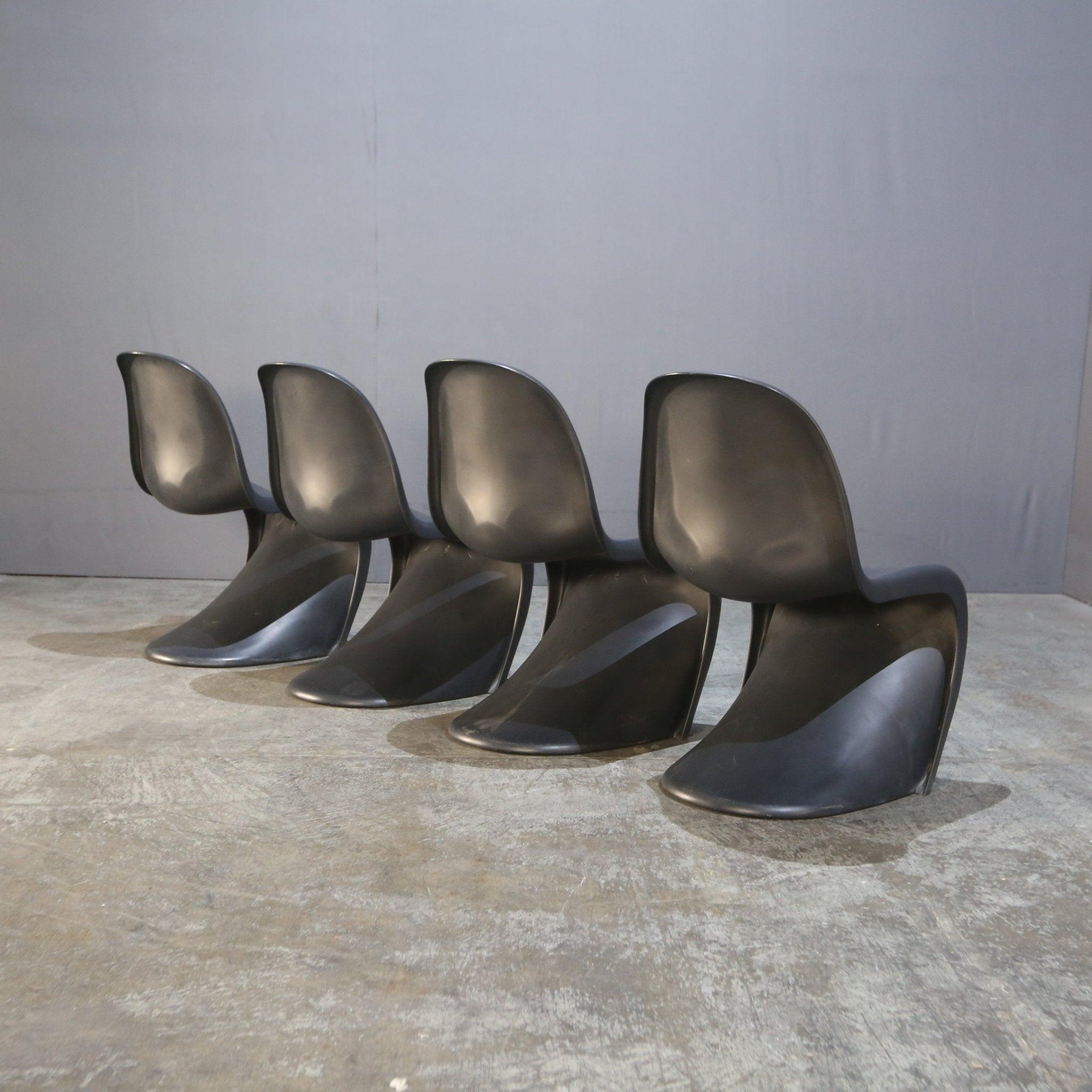 Moderno Vitra Panton Chair di Verner Panton