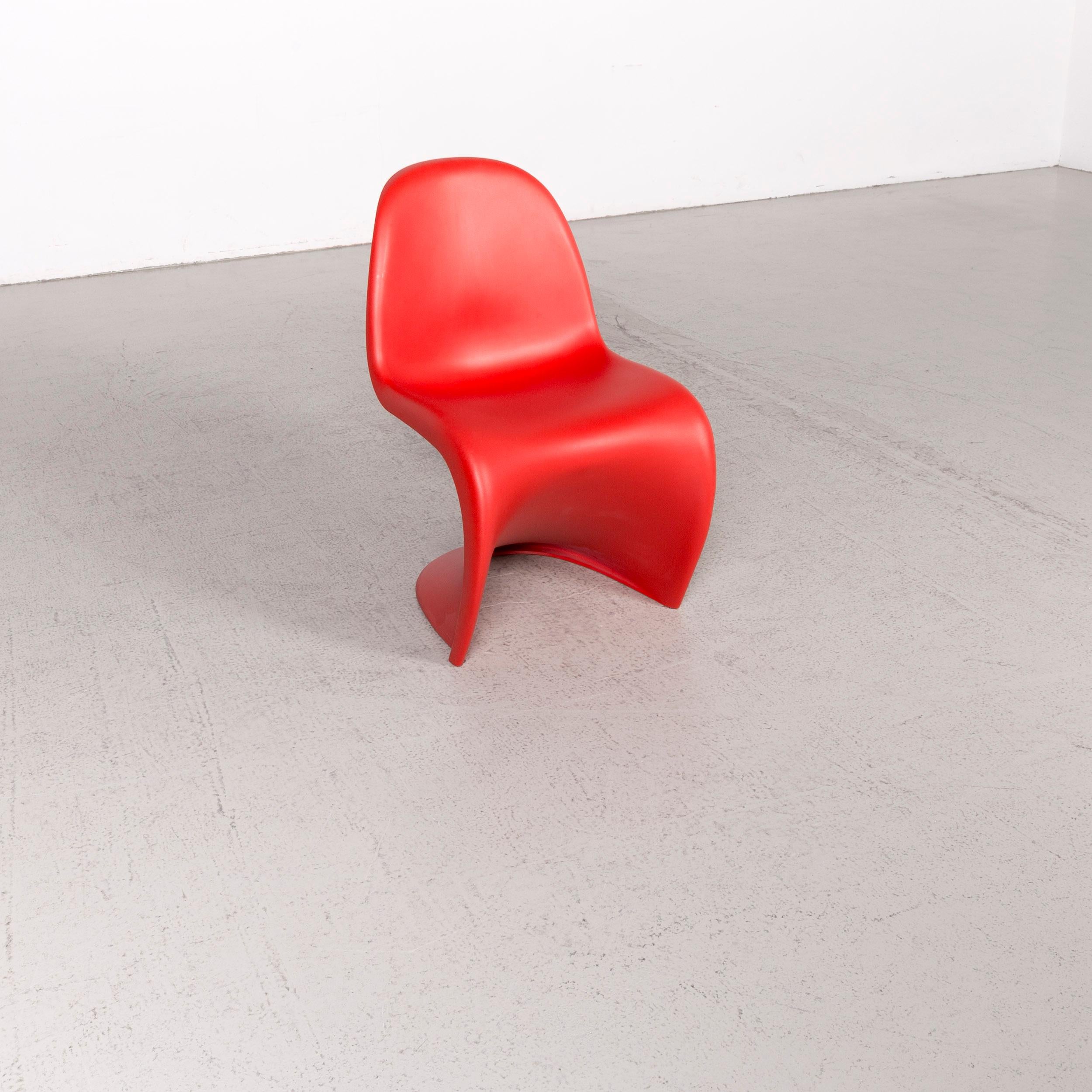 We bring to you a Vitra Panton chair designer plastic armchair red by Verner Panton Polyproypylen.

Product measurements in centimeters:

Depth 60
Width 50
Height 82
Seat-height 43 
Seat-depth 35
Seat-width 43
Back-height 45.


  