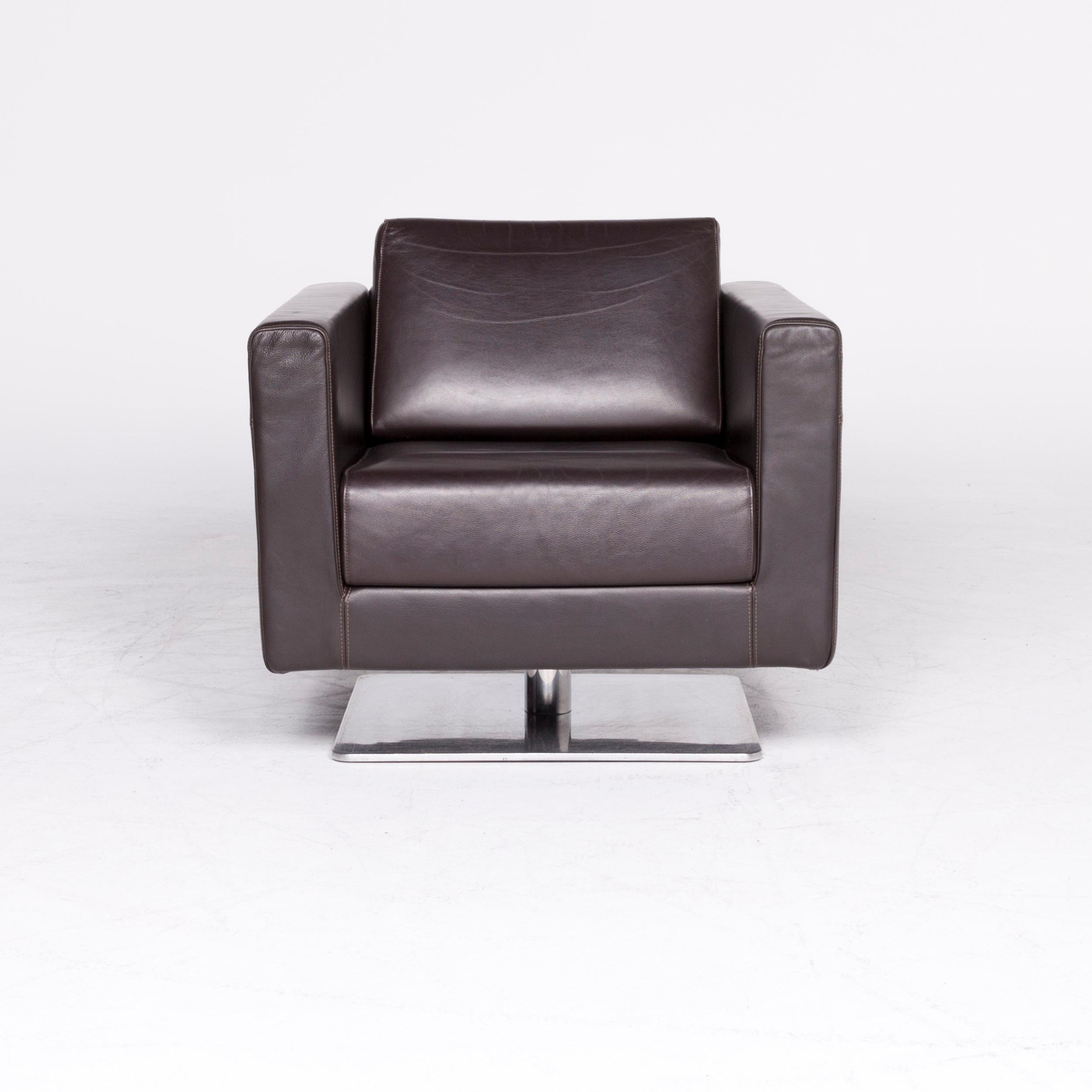 We bring to you a Vitra Park Swivel armchair 2x designer armchair set leather brown chocolate.
 

Product measures in centimeters:

Depth: 83
Width: 76
Height: 76
Seat-height: 44
Rest-height: 61
Seat-depth: 53.


 