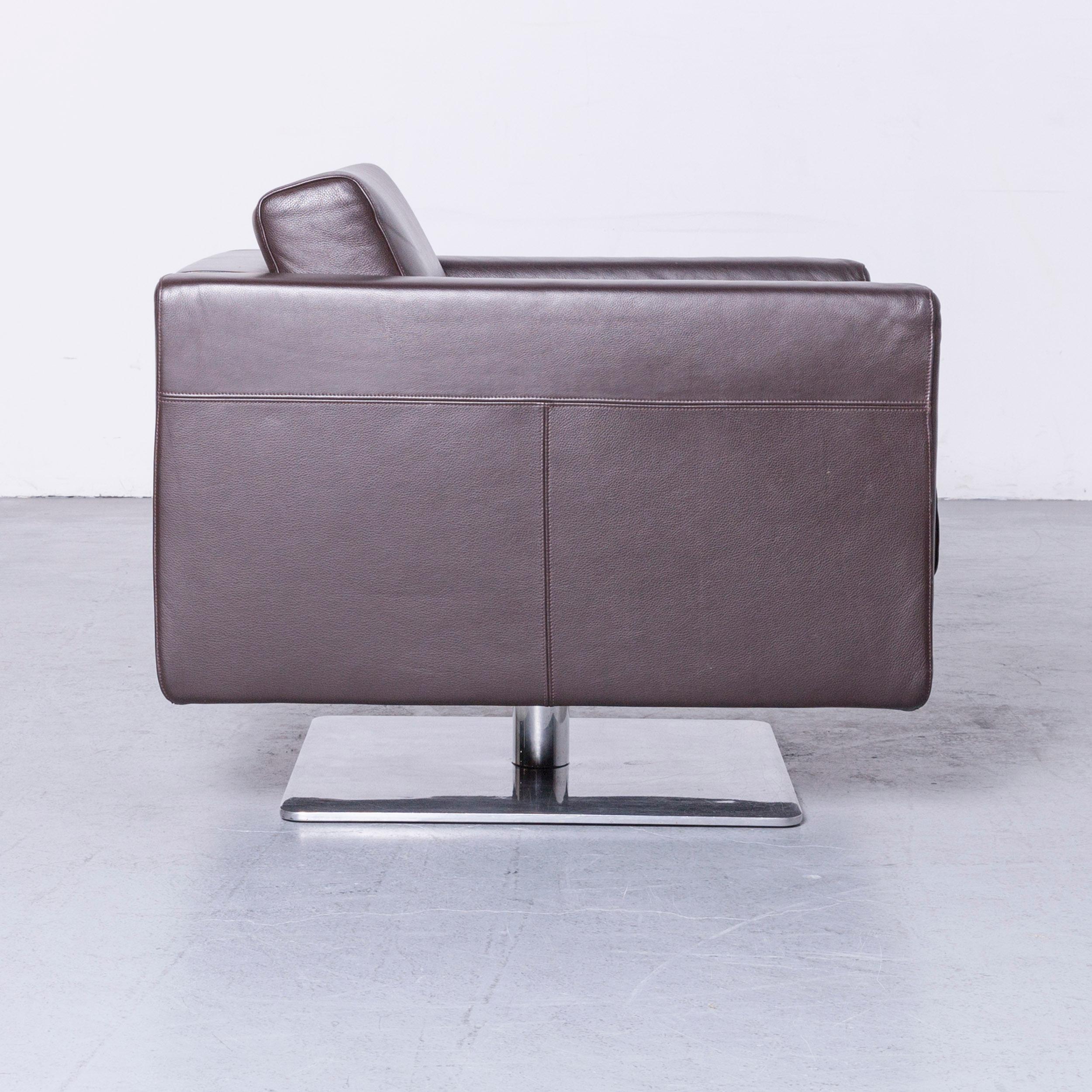 Vitra Park Drehsessel-Sessel aus braunem Aluminium mit zwei Designer-Ledersesseln im Angebot 1